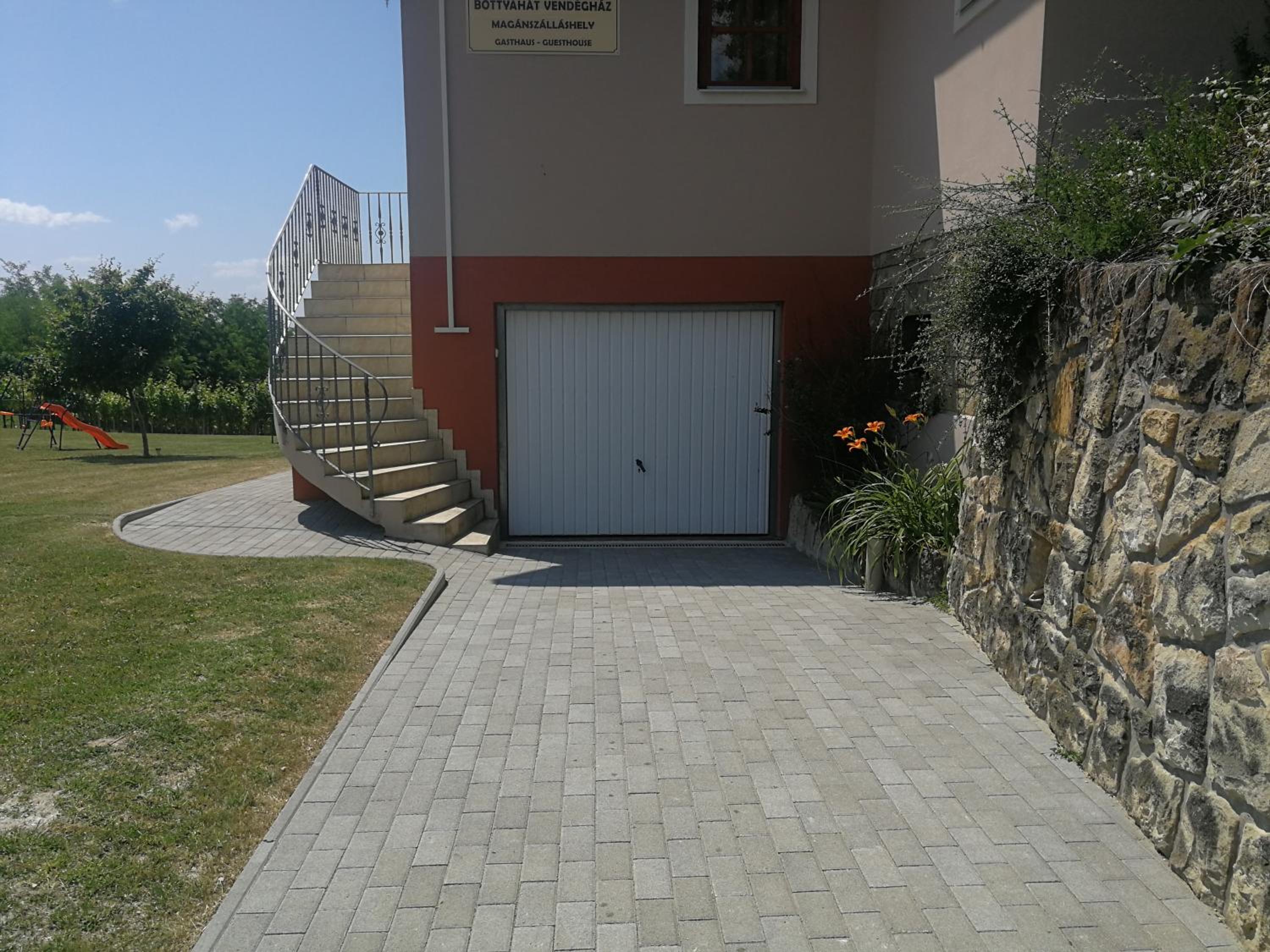 Photo 19