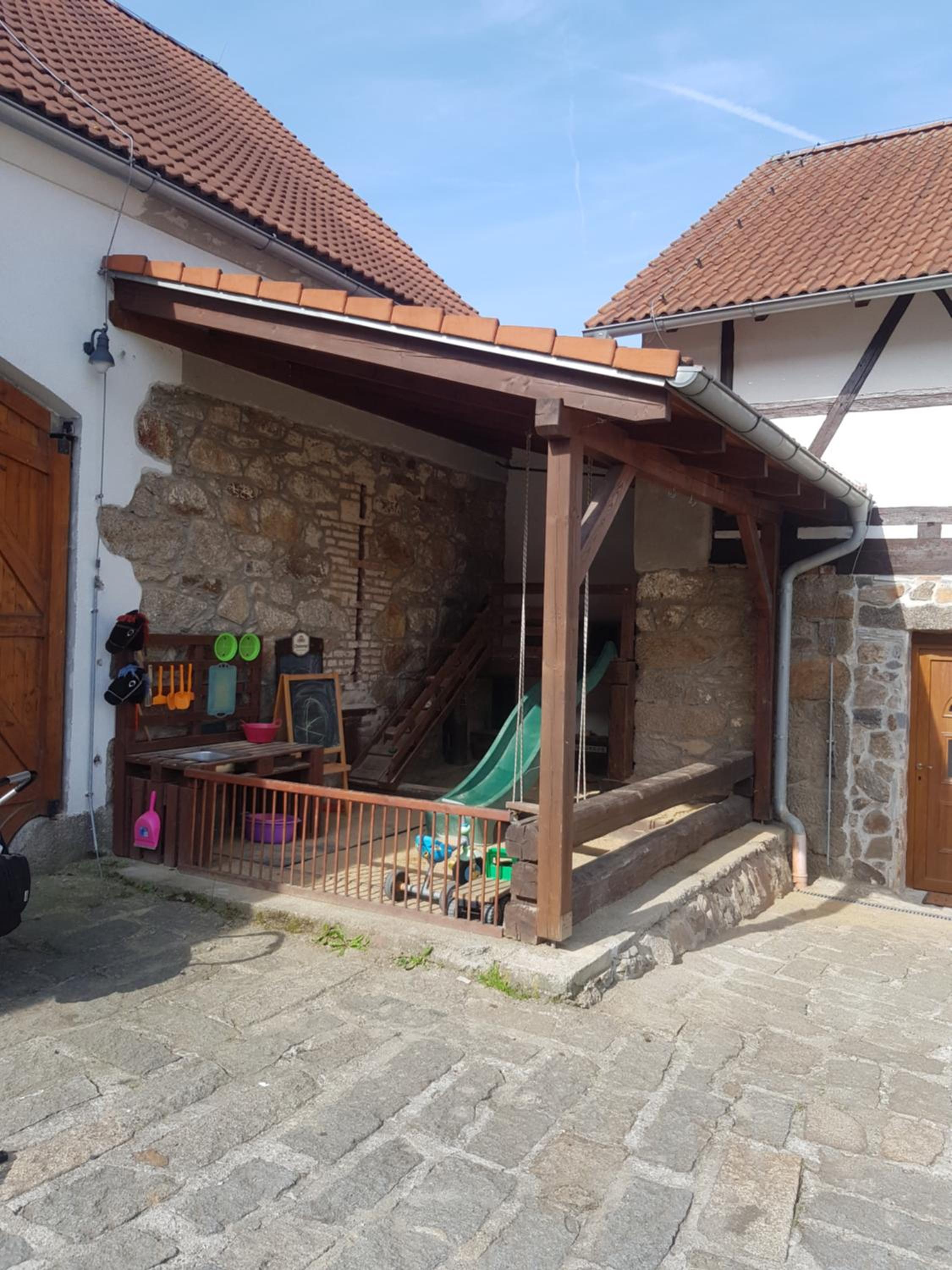 Penzion na statku Březová