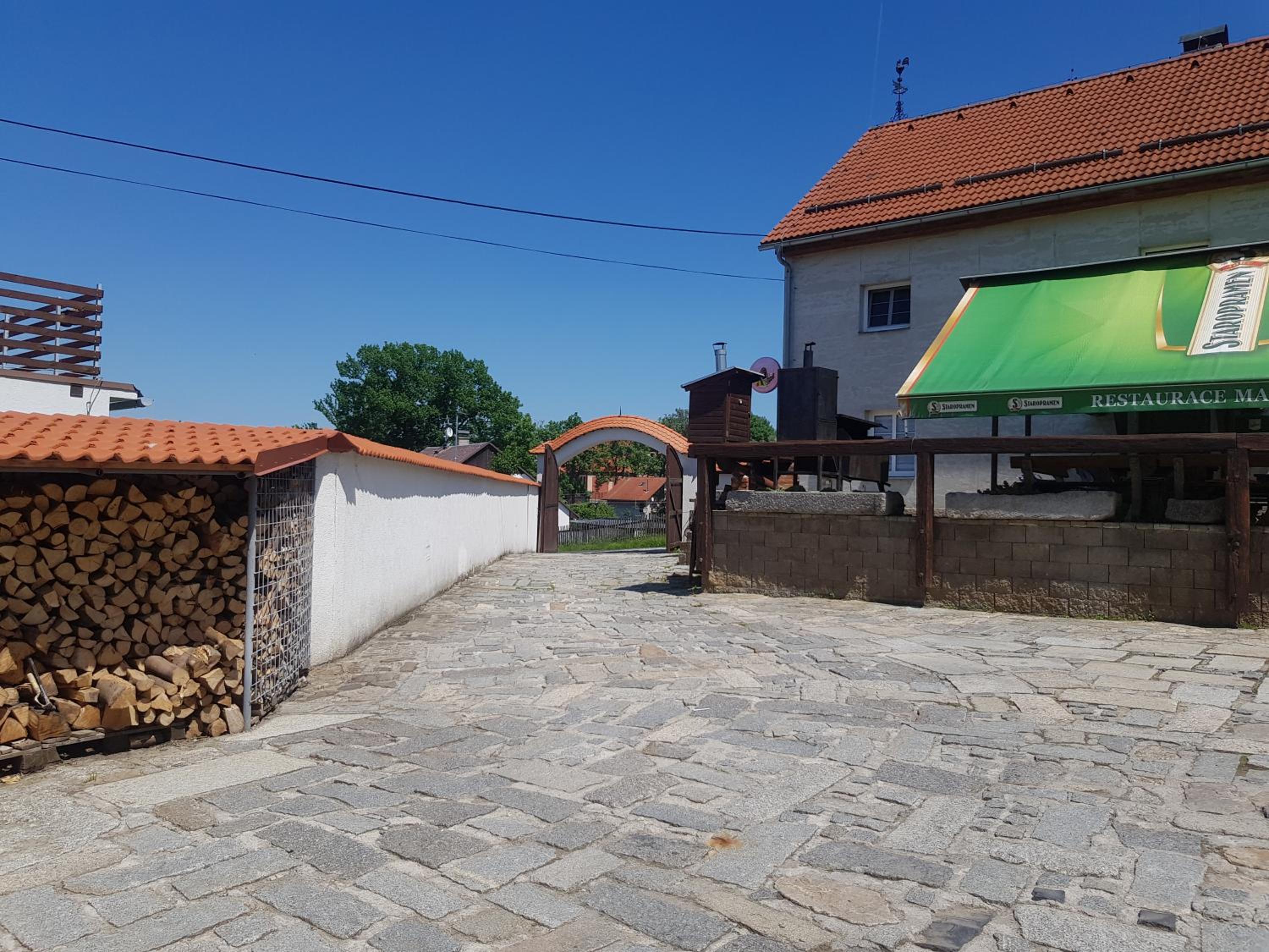 Penzion na statku Březová