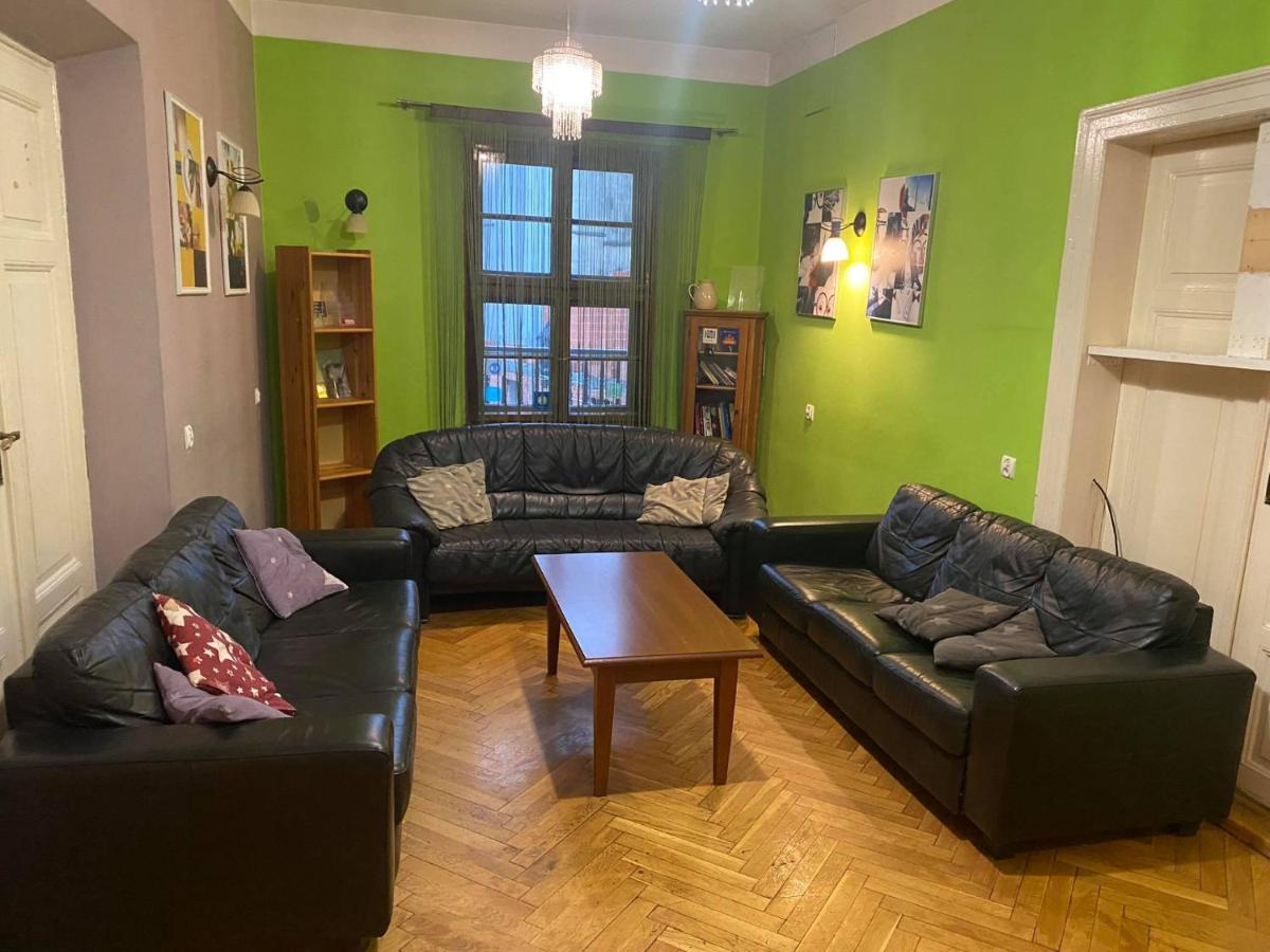 50 People Apartment view 5