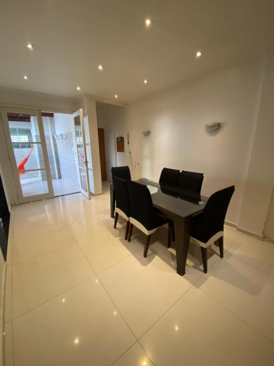 Apartamento para pessoas de família ou a negócio, Ap Grande 3 quartos no Brás próximo igreja Mundial,mercado municipal, 25 de março, templo Salomão, metro 