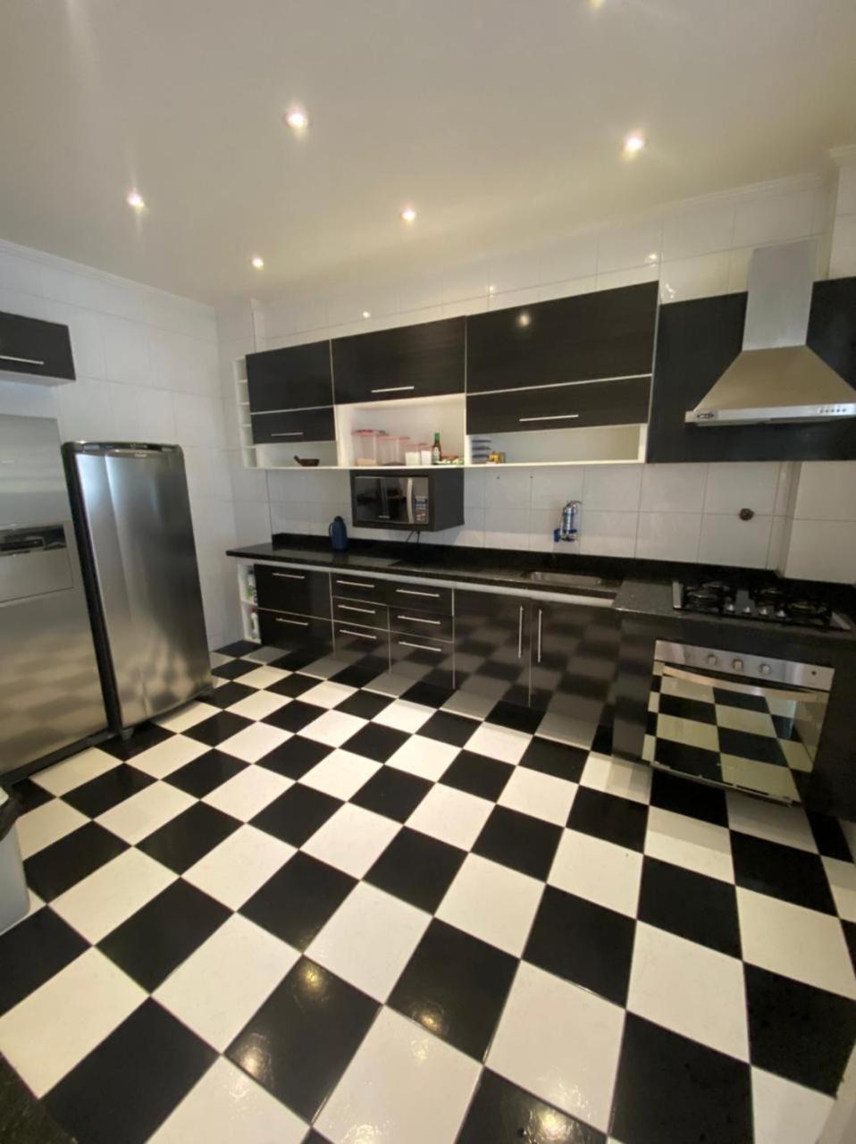 Apartamento para pessoas de família ou a negócio, Ap Grande 3 quartos no Brás próximo igreja Mundial,mercado municipal, 25 de março, templo Salomão, metro 