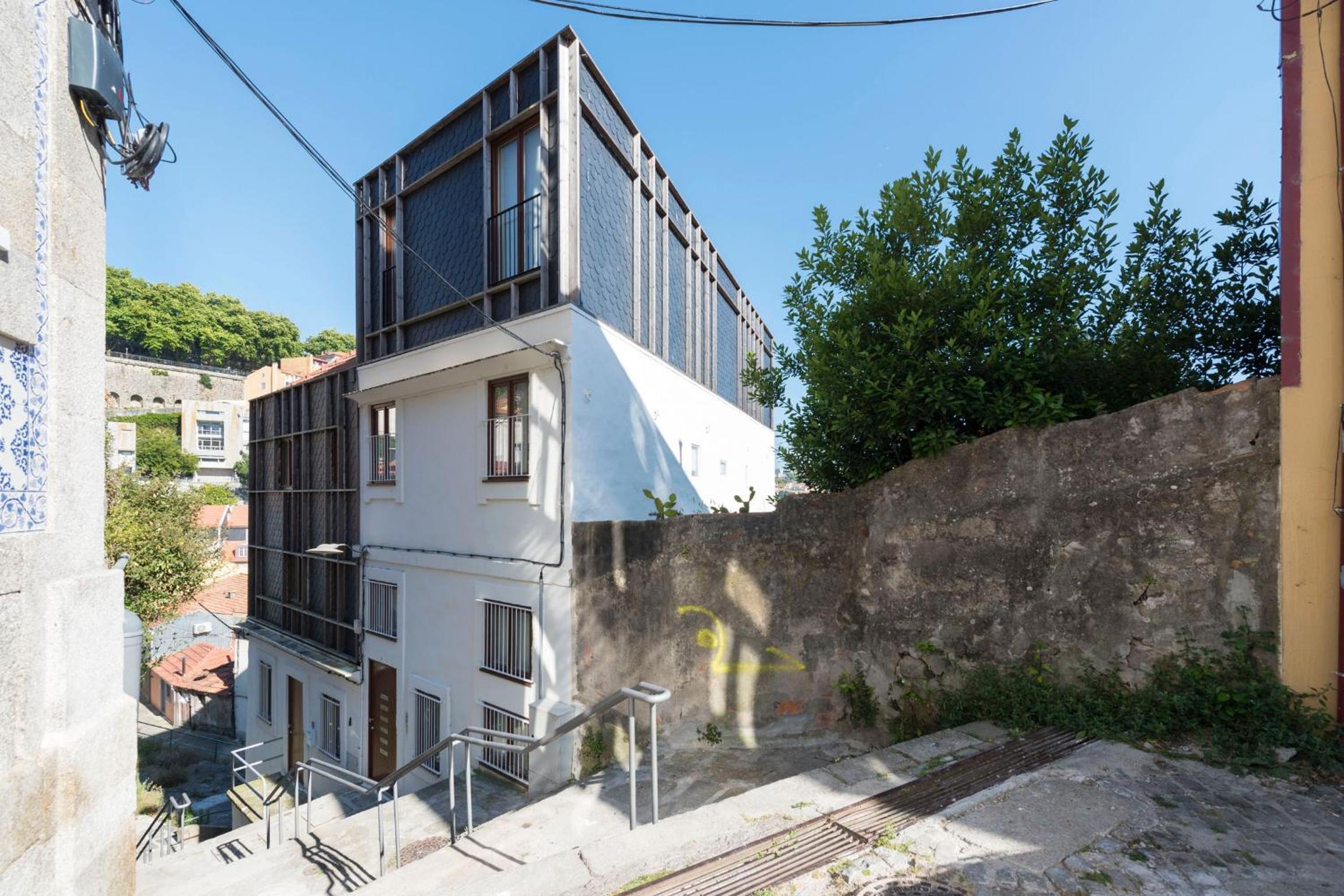 Magnificient 2BR Duplex w/ Gorgeous View by LovelyStay view 3