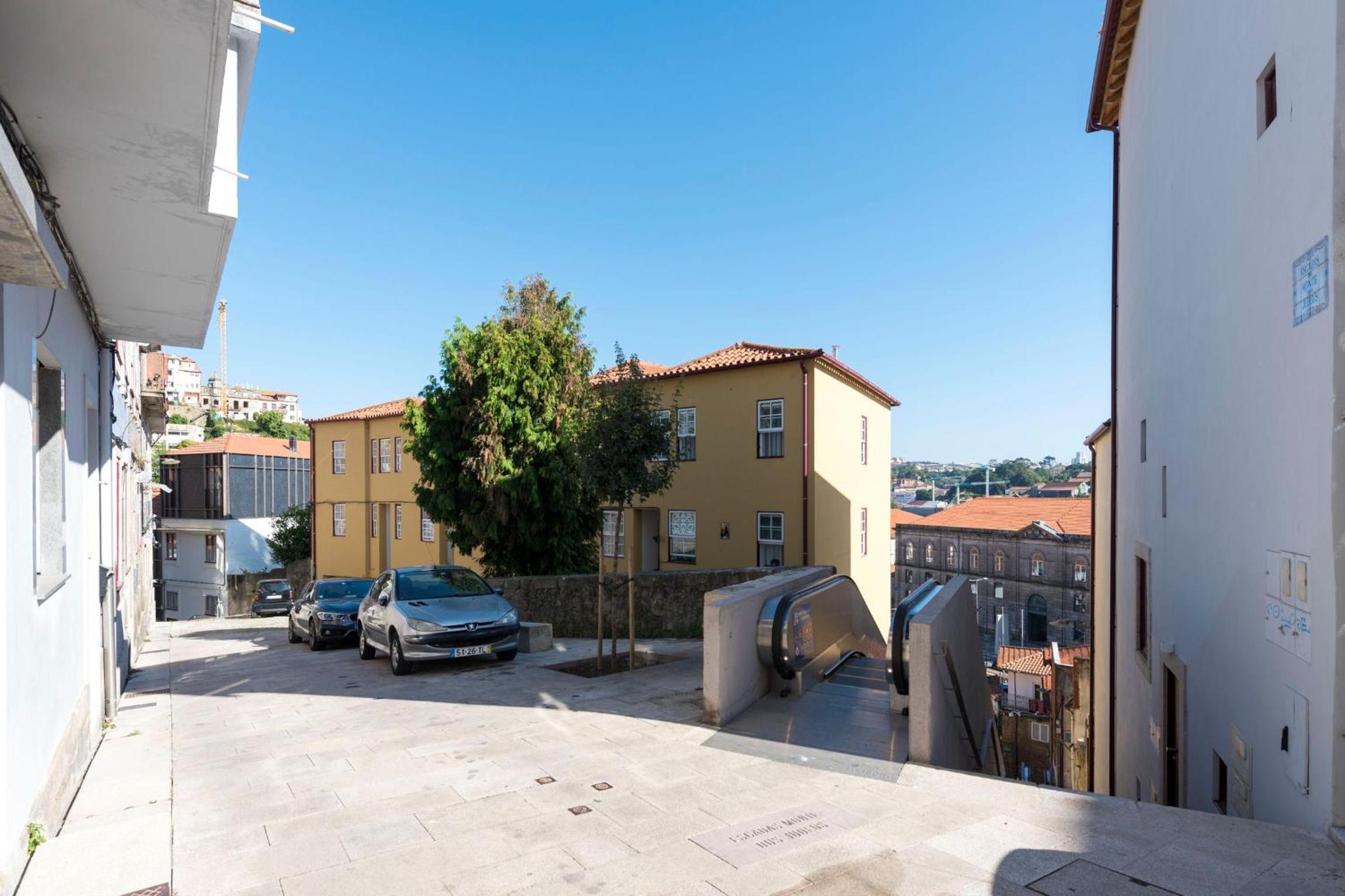 Magnificient 2BR Duplex w/ Gorgeous View by LovelyStay view 5