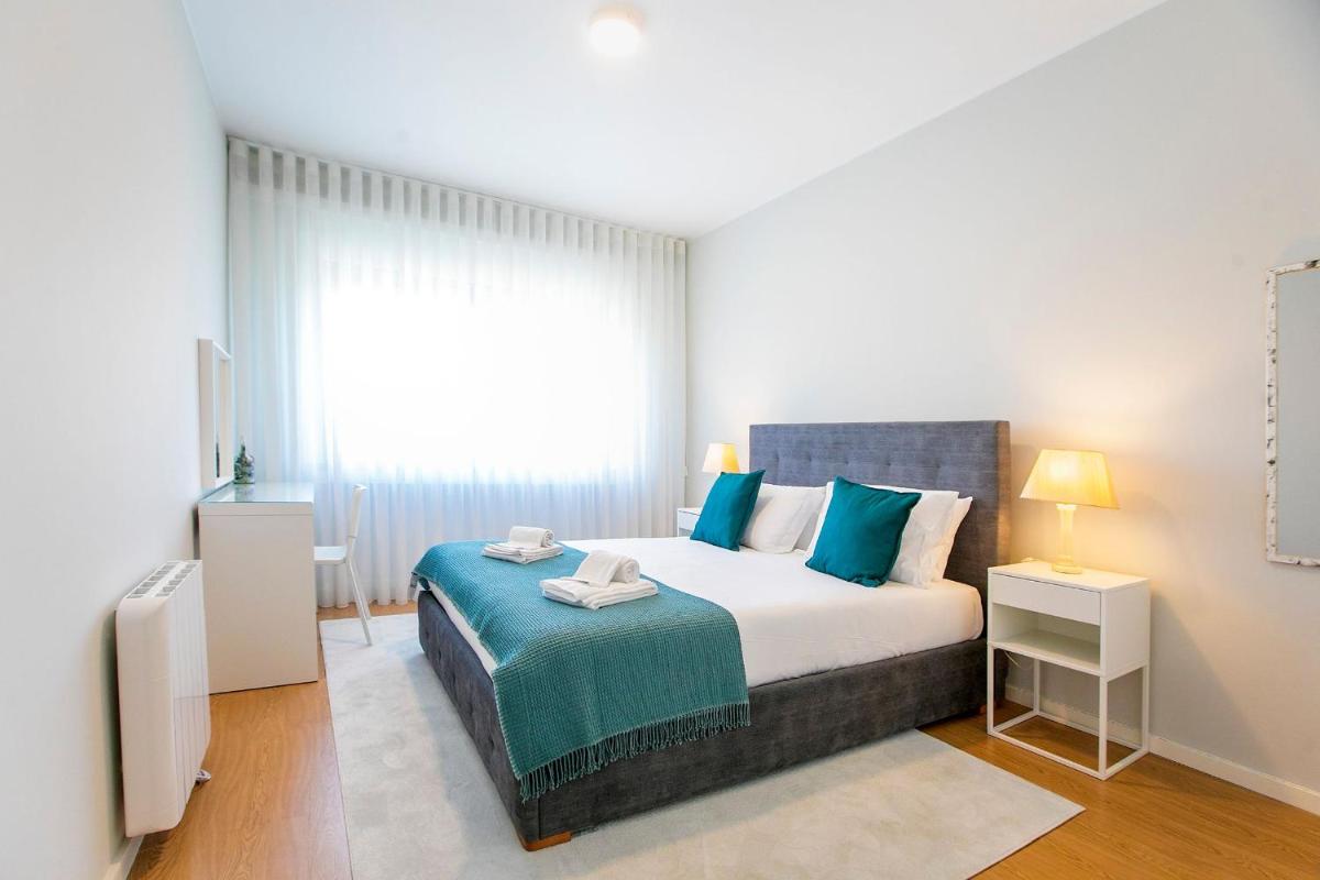 3BR Apartment with Balcony and Free Parking by LovelyStay view 2