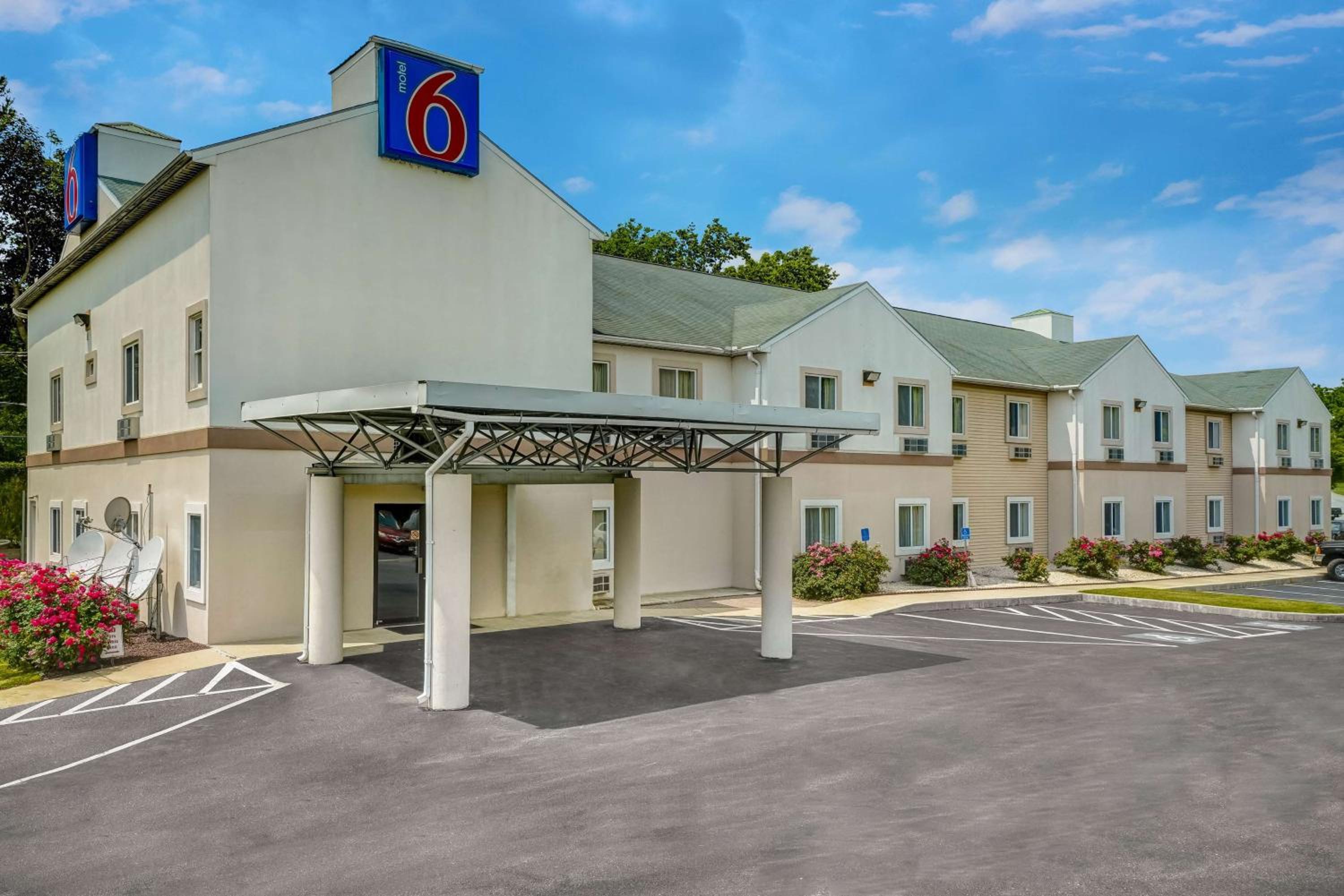 Hotel Motel 6-Gordonville, PA - Lancaster PA - Image 1