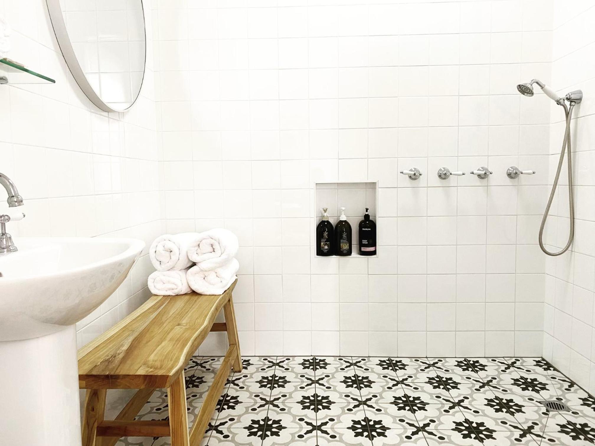 Castlebar - Superior Boutique Accomodation - Steps to Pakington Street
