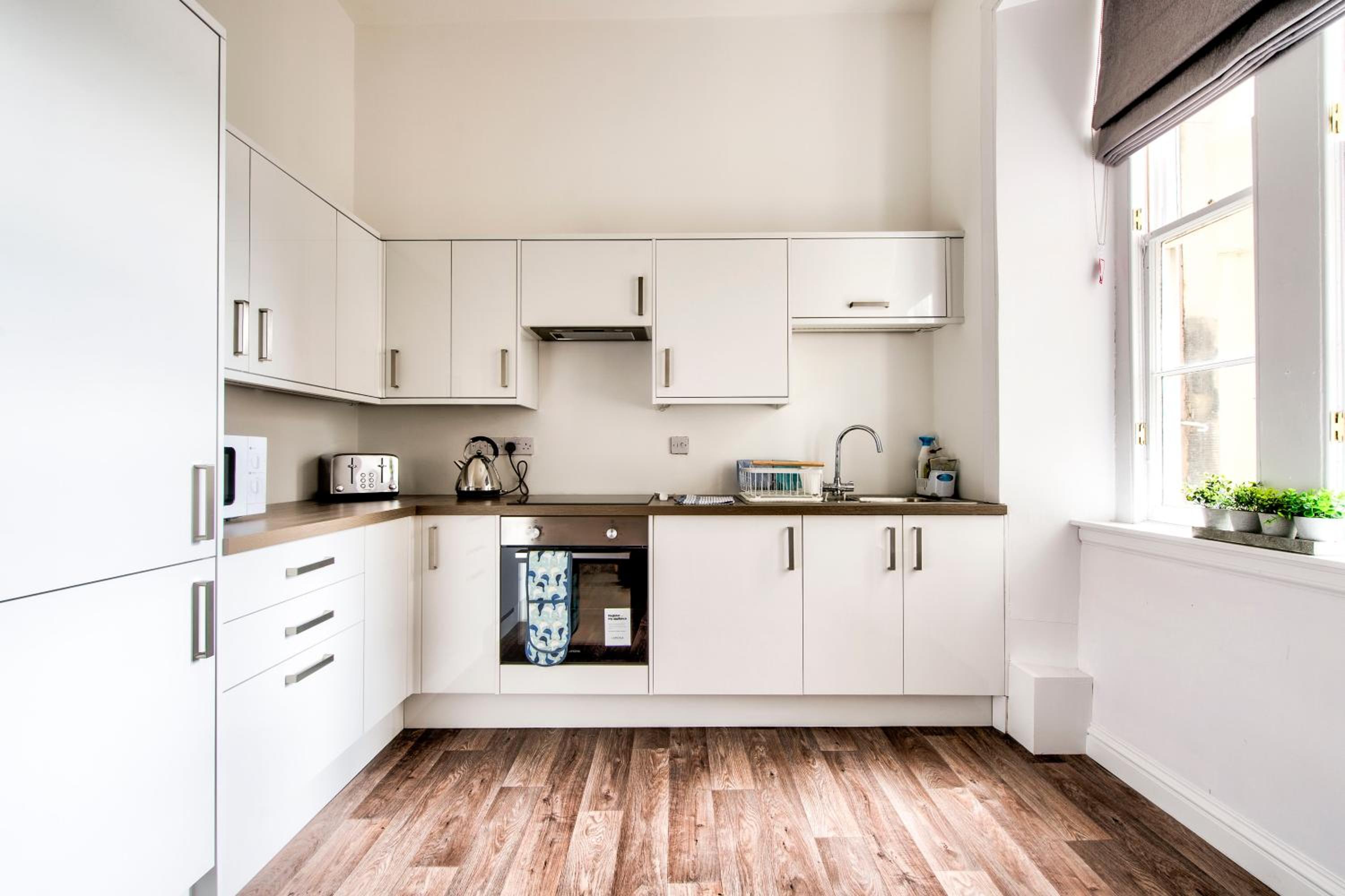 Lothian Road - perfect city centre location. view 4