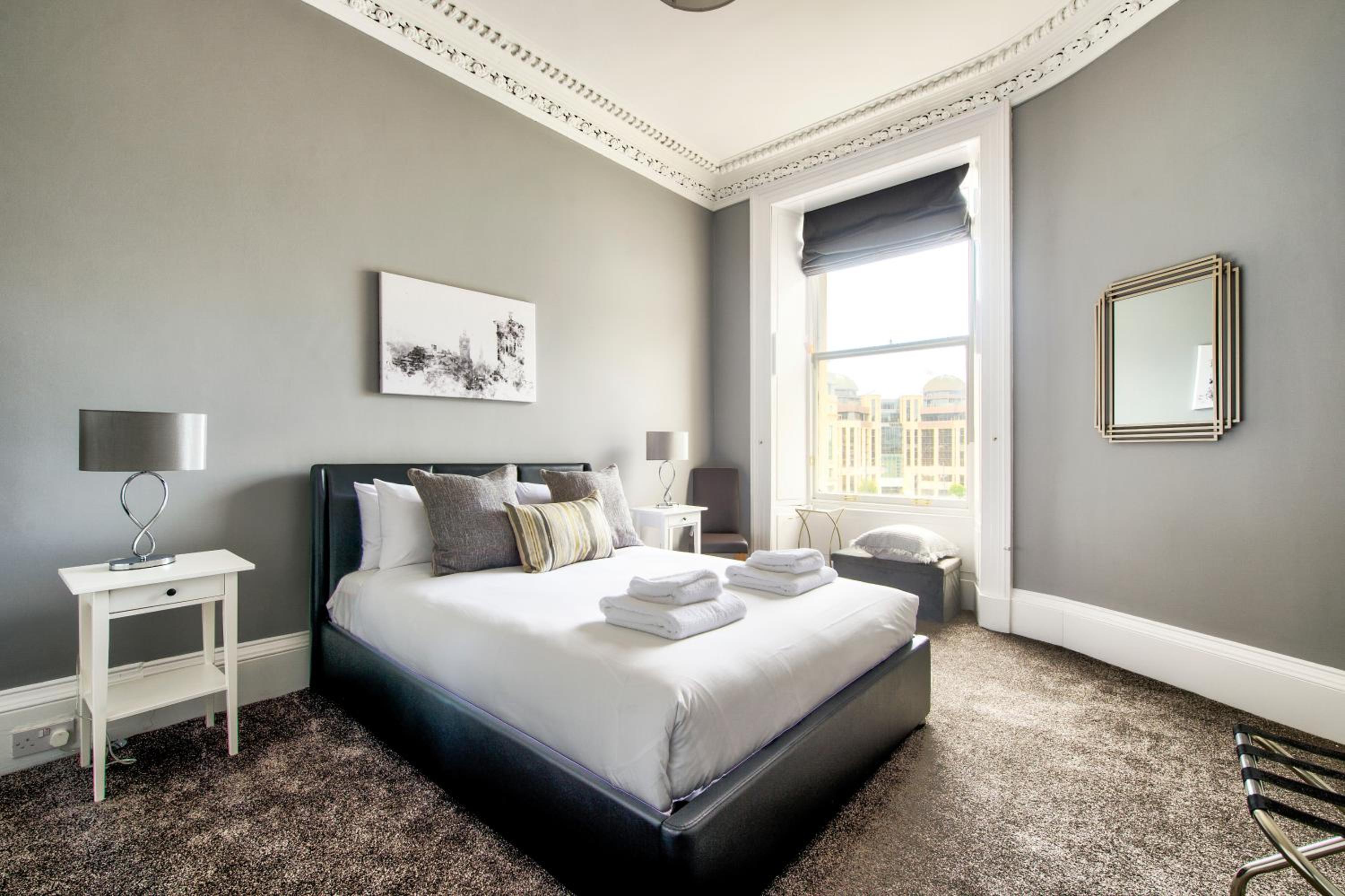 Lothian Road - perfect city centre location. view 5