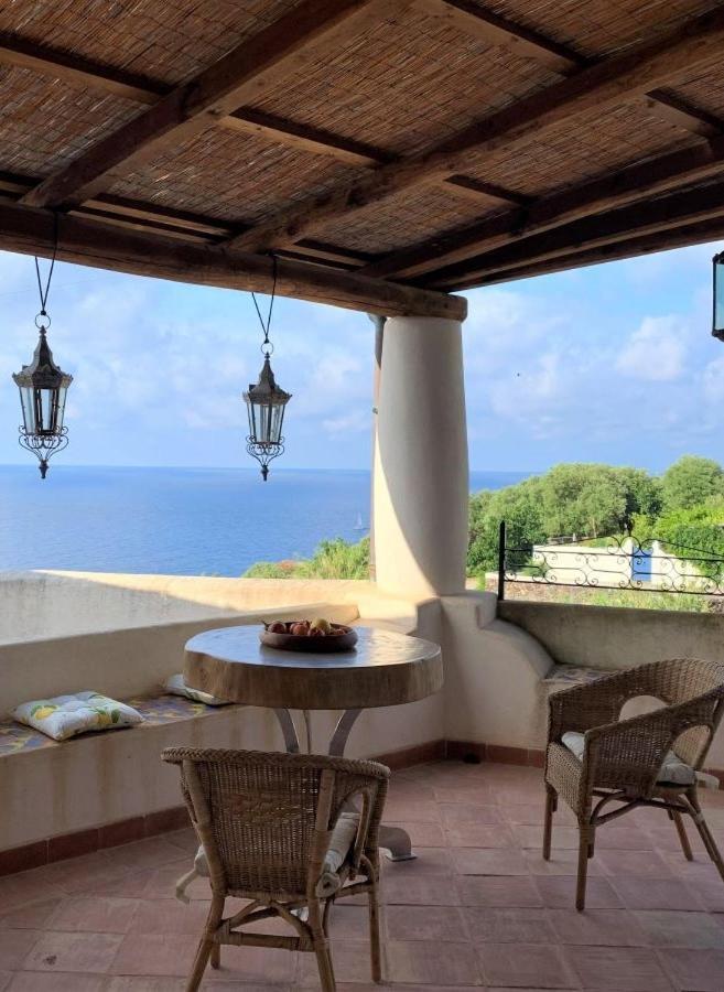 La Resilienza - Villetta Eoliana sul mare, in centro a Malfa photo 3