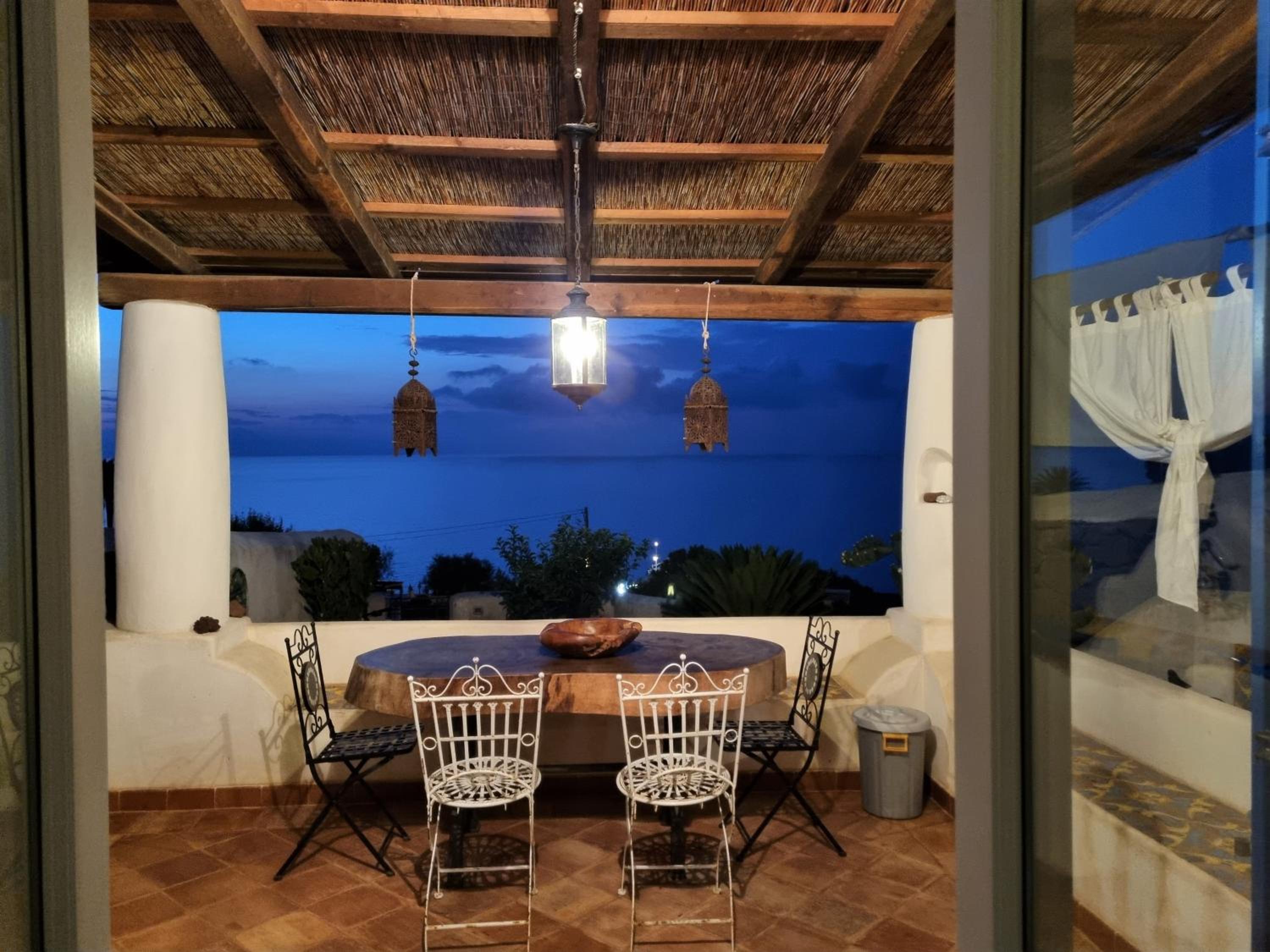 La Resilienza - Villetta Eoliana sul mare, in centro a Malfa photo 4