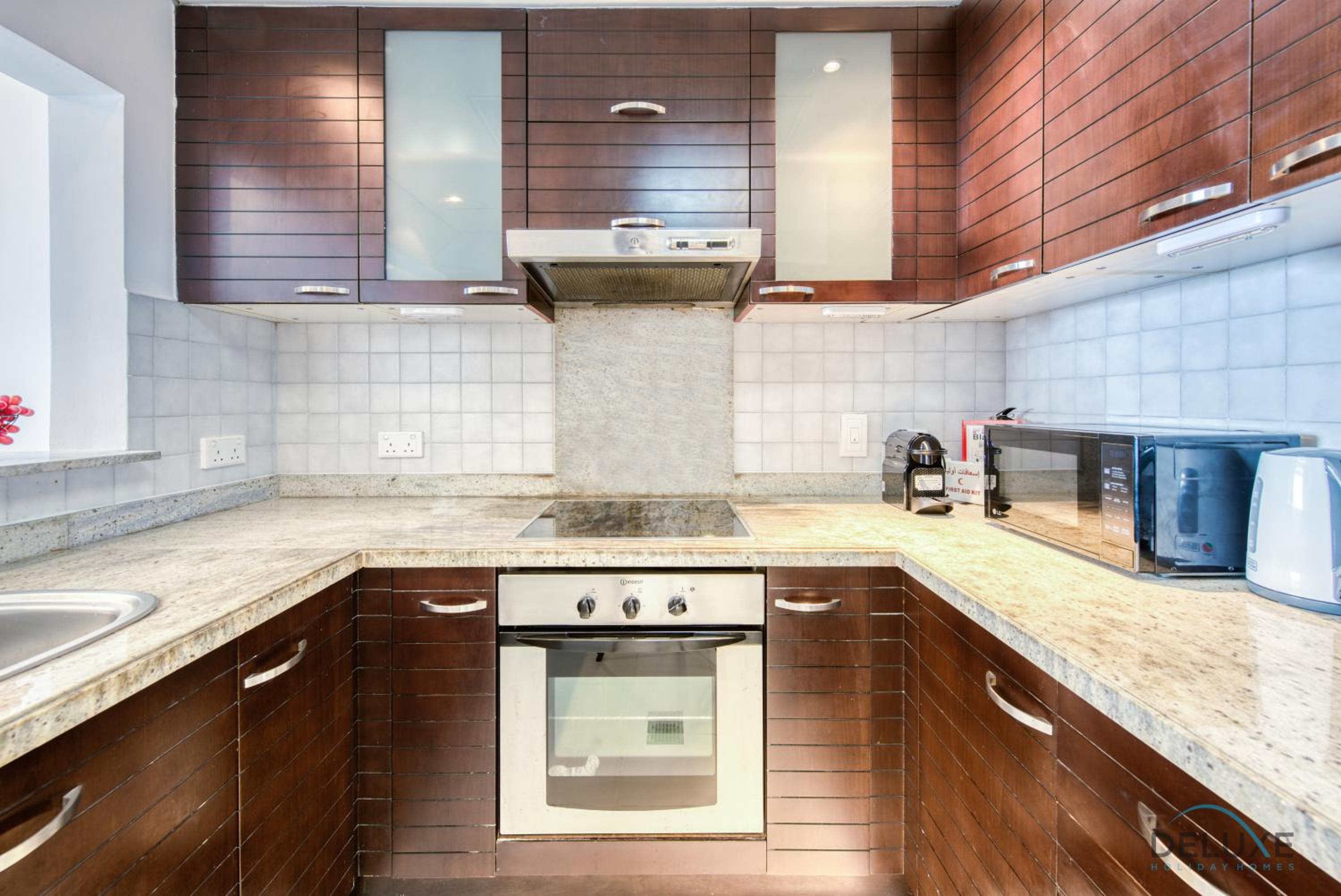 Lavish 1BR at Marina Towers Dubai Marina by Deluxe Holiday Homes