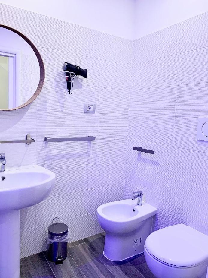 4 Vatican Rooms en Rome — bathroom