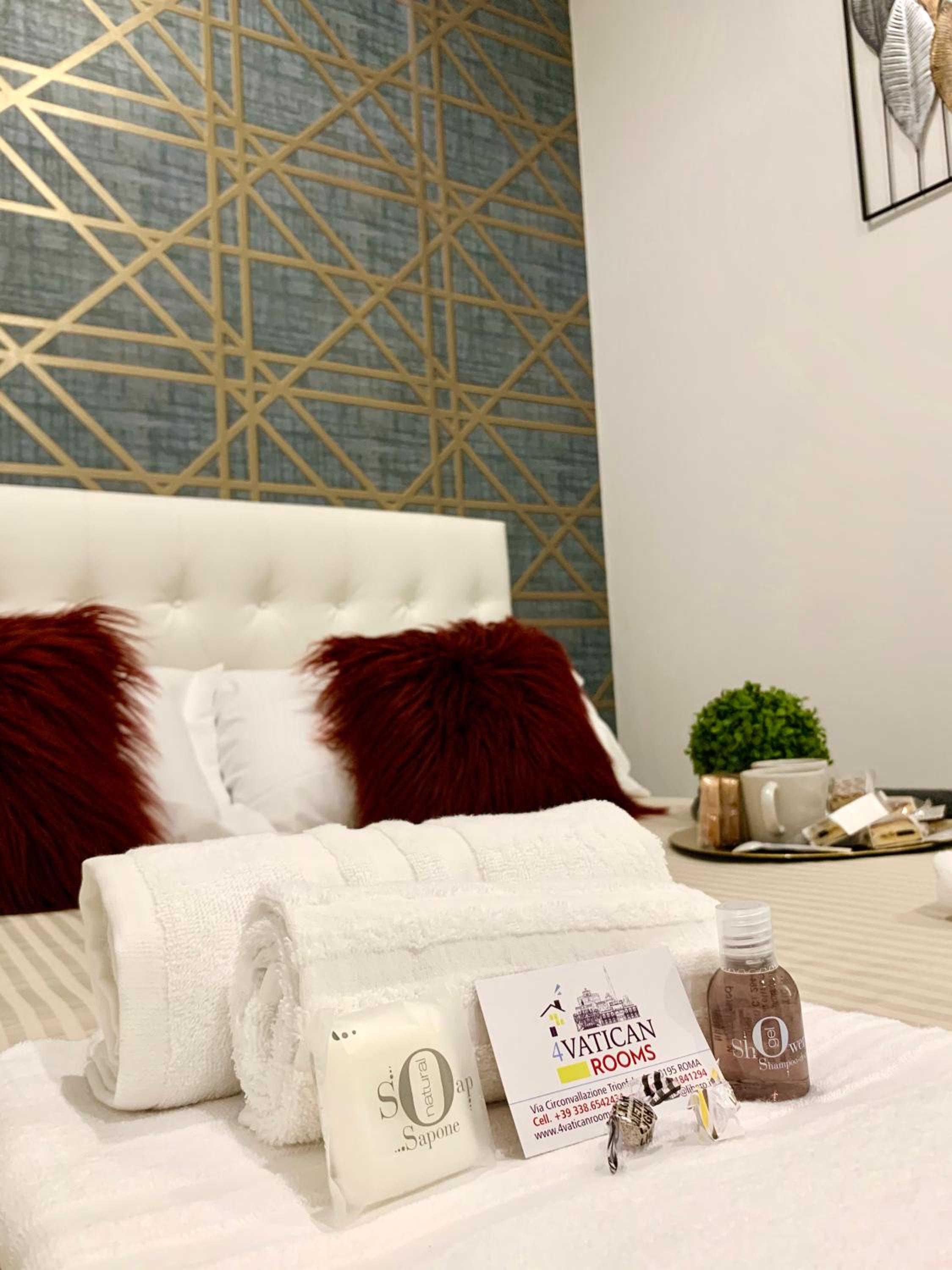 4 Vatican Rooms en Rome — hotel room