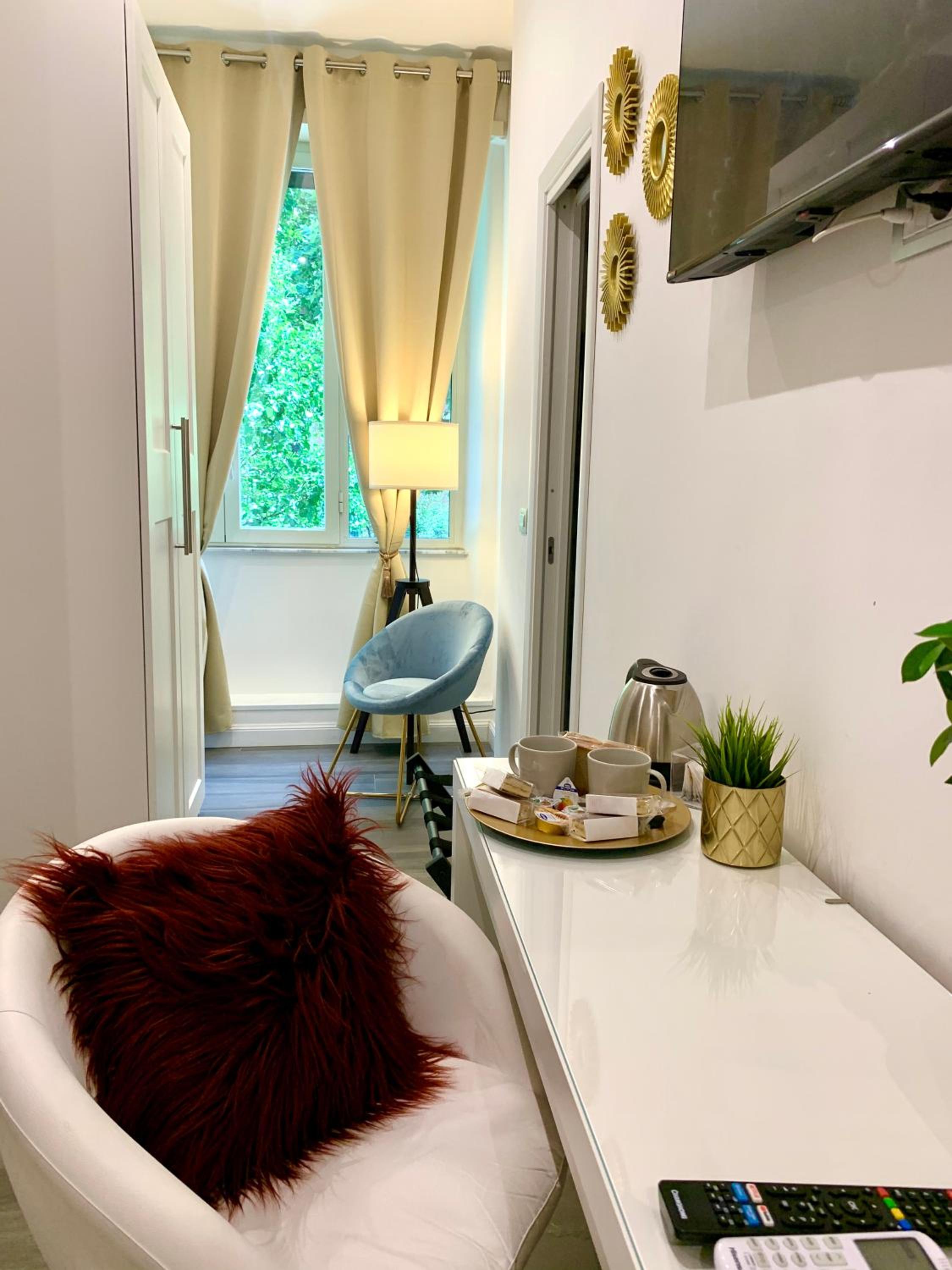4 Vatican Rooms en Rome — hotel room