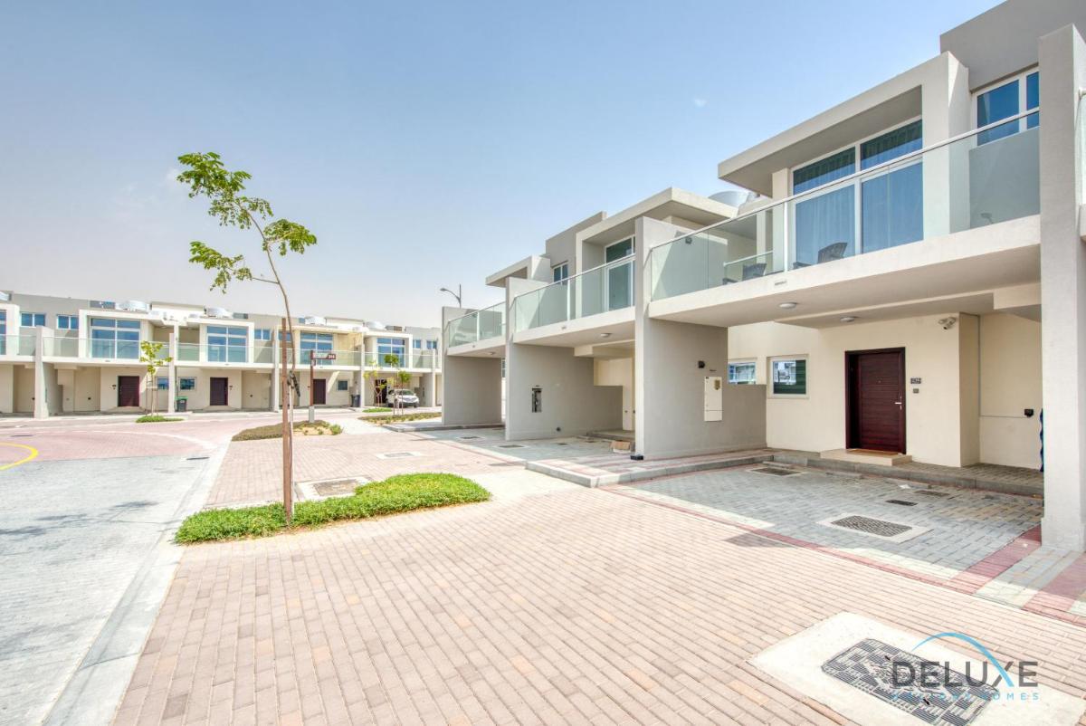 Calm 3BR Townhouse at Damac Hills 2 Dubailand by Deluxe Holiday Homes