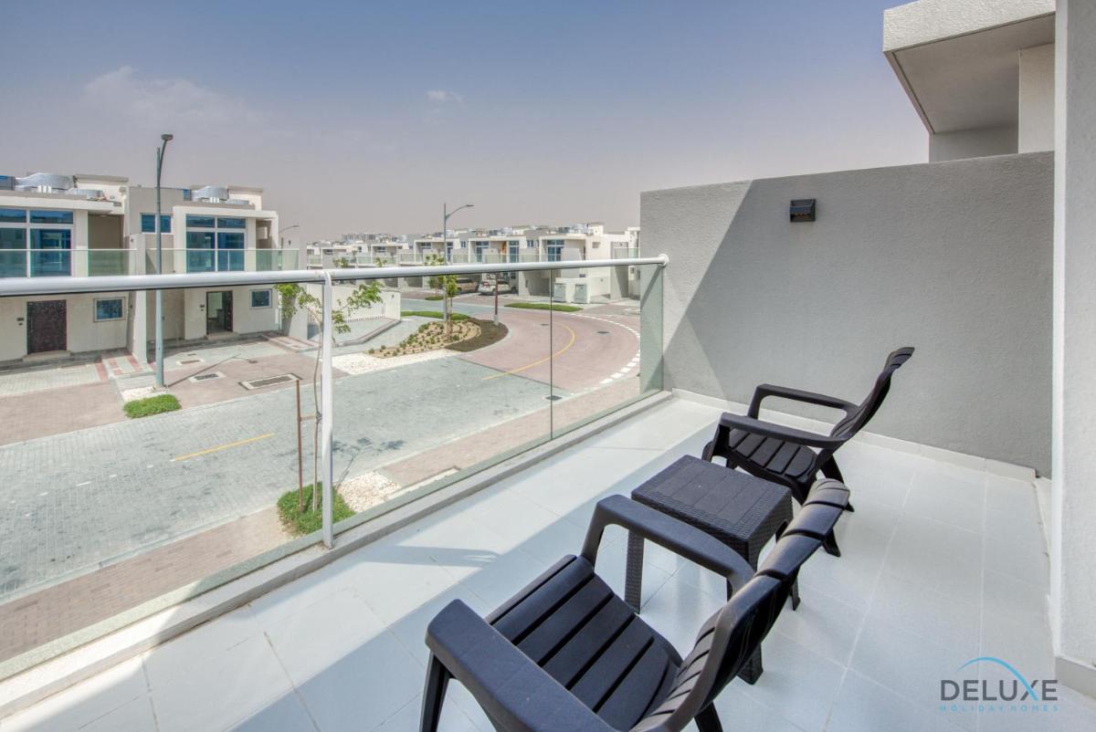 Calm 3BR Townhouse at Damac Hills 2 Dubailand by Deluxe Holiday Homes