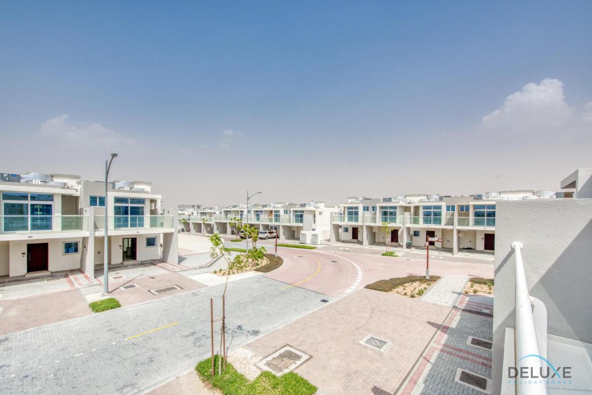 Calm 3BR Townhouse at Damac Hills 2 Dubailand by Deluxe Holiday Homes