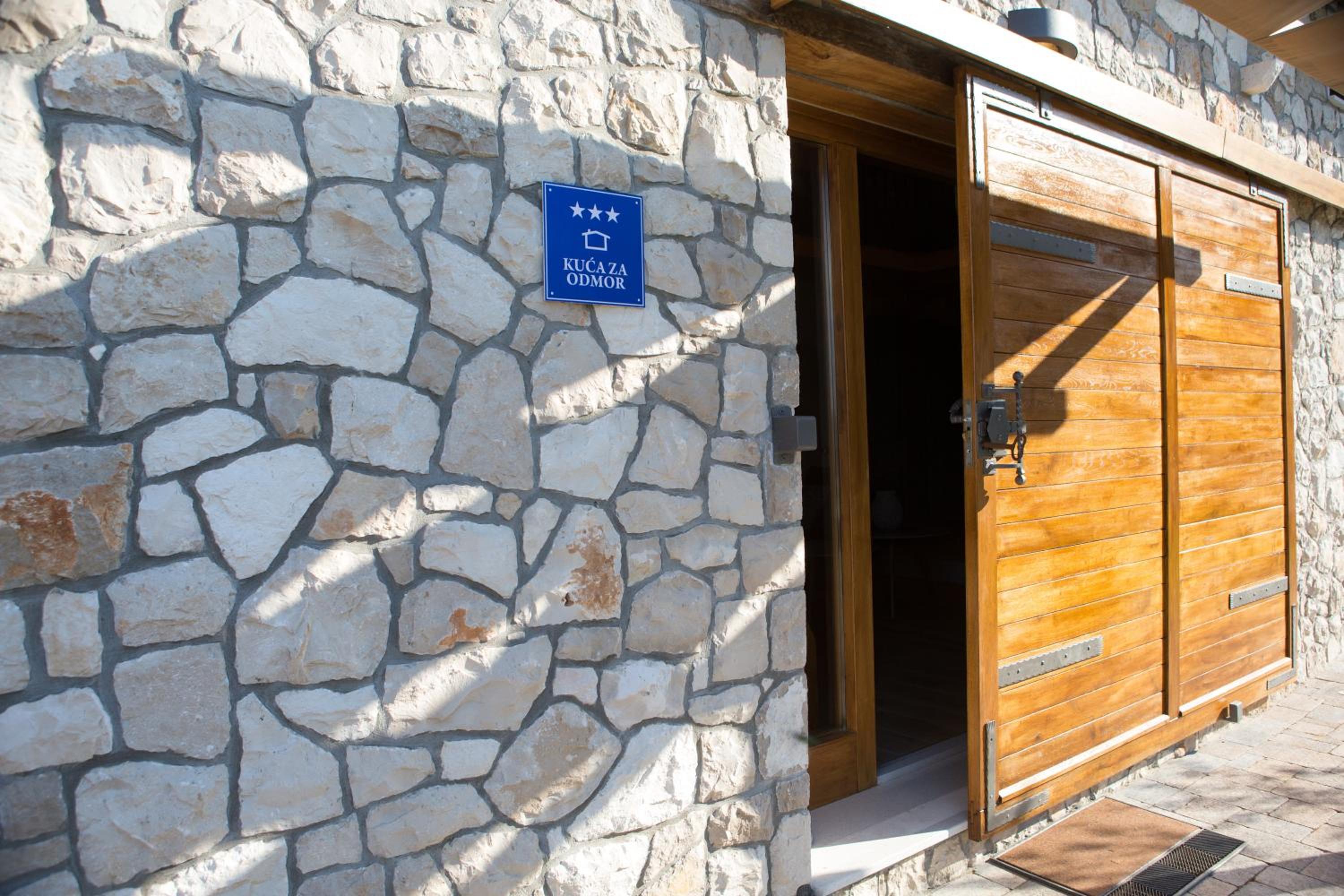 Kamena Kuća Hutovo Blato