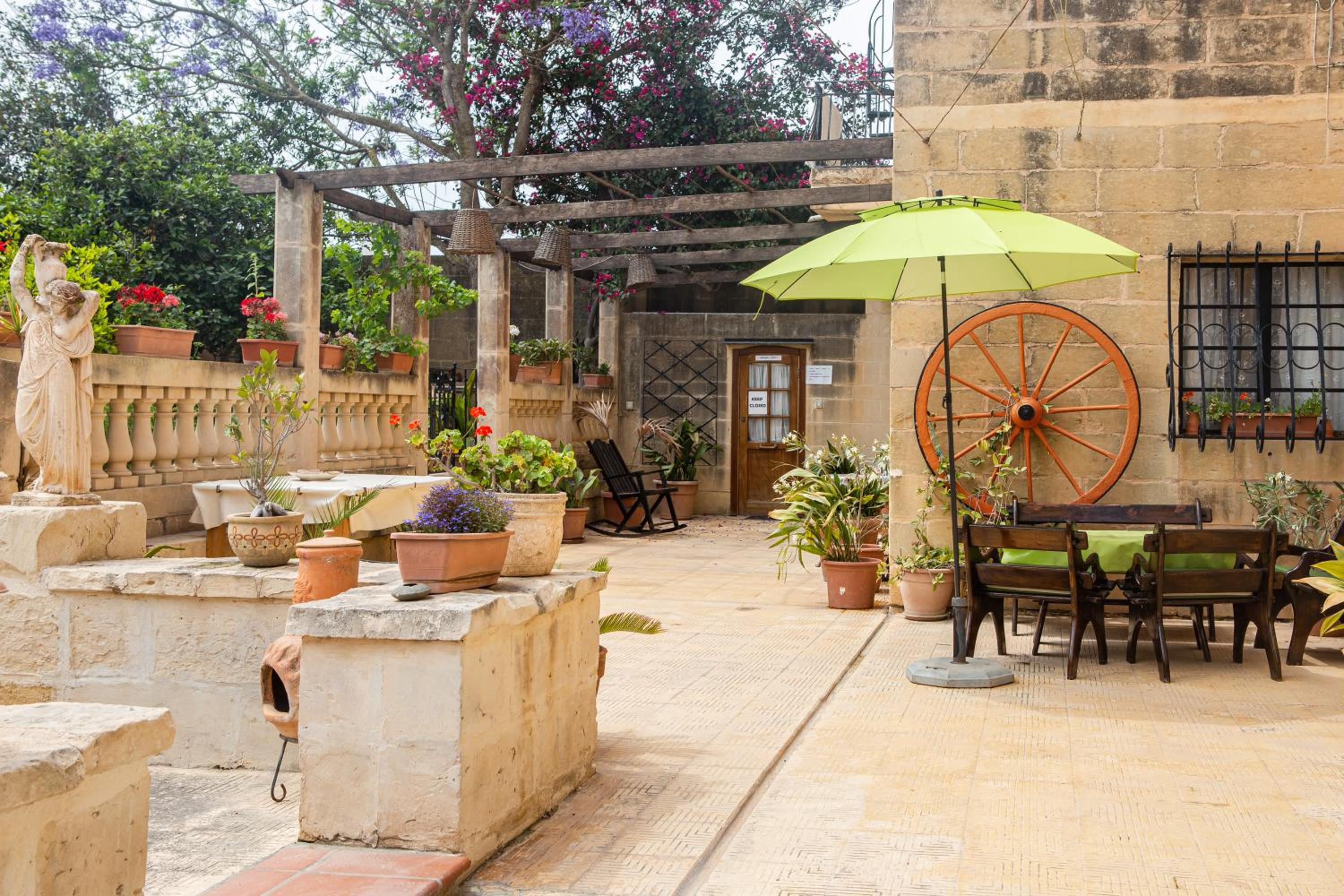 Ta' Bertu Host Family Bed & Breakfast