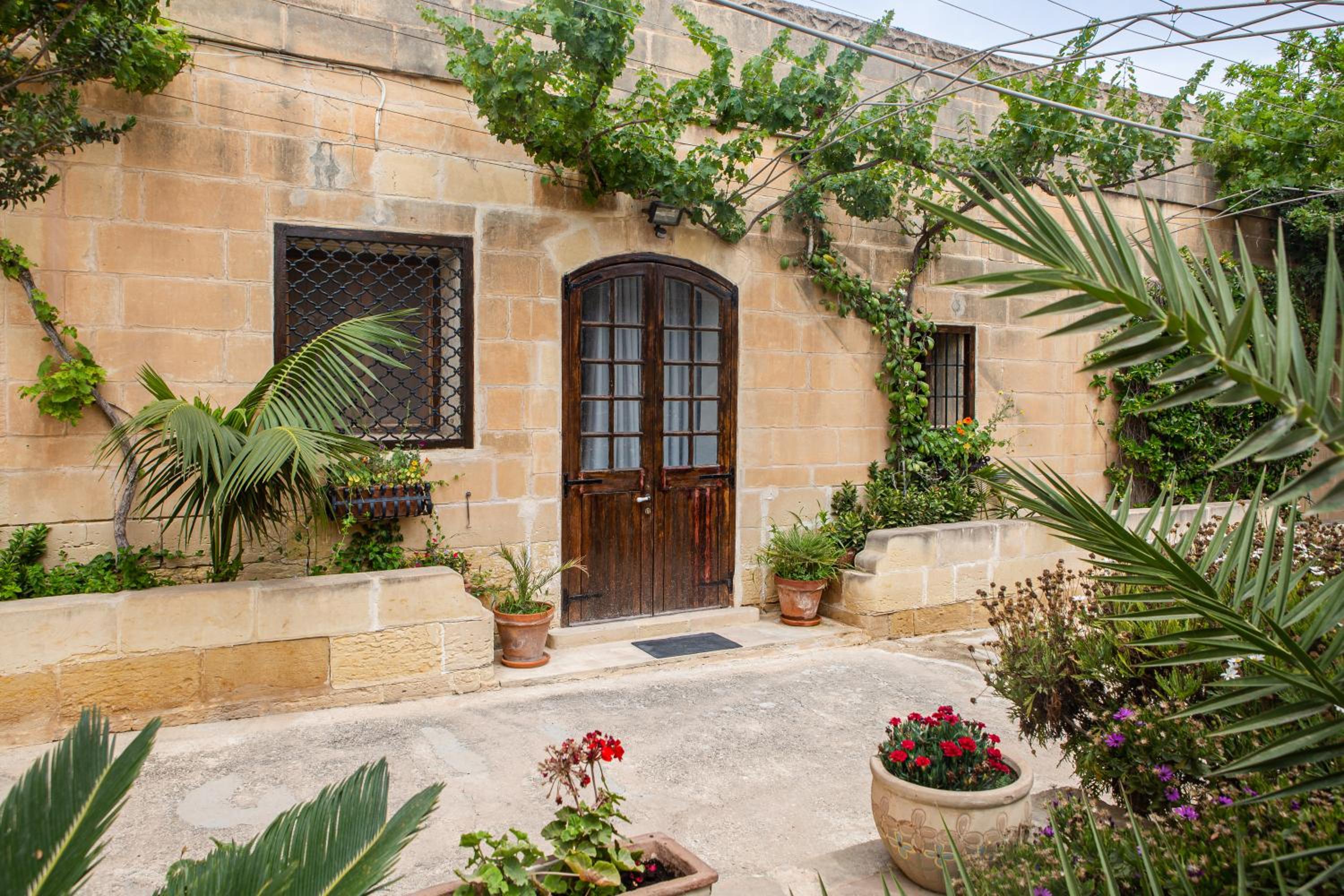 Ta' Bertu Host Family Bed & Breakfast