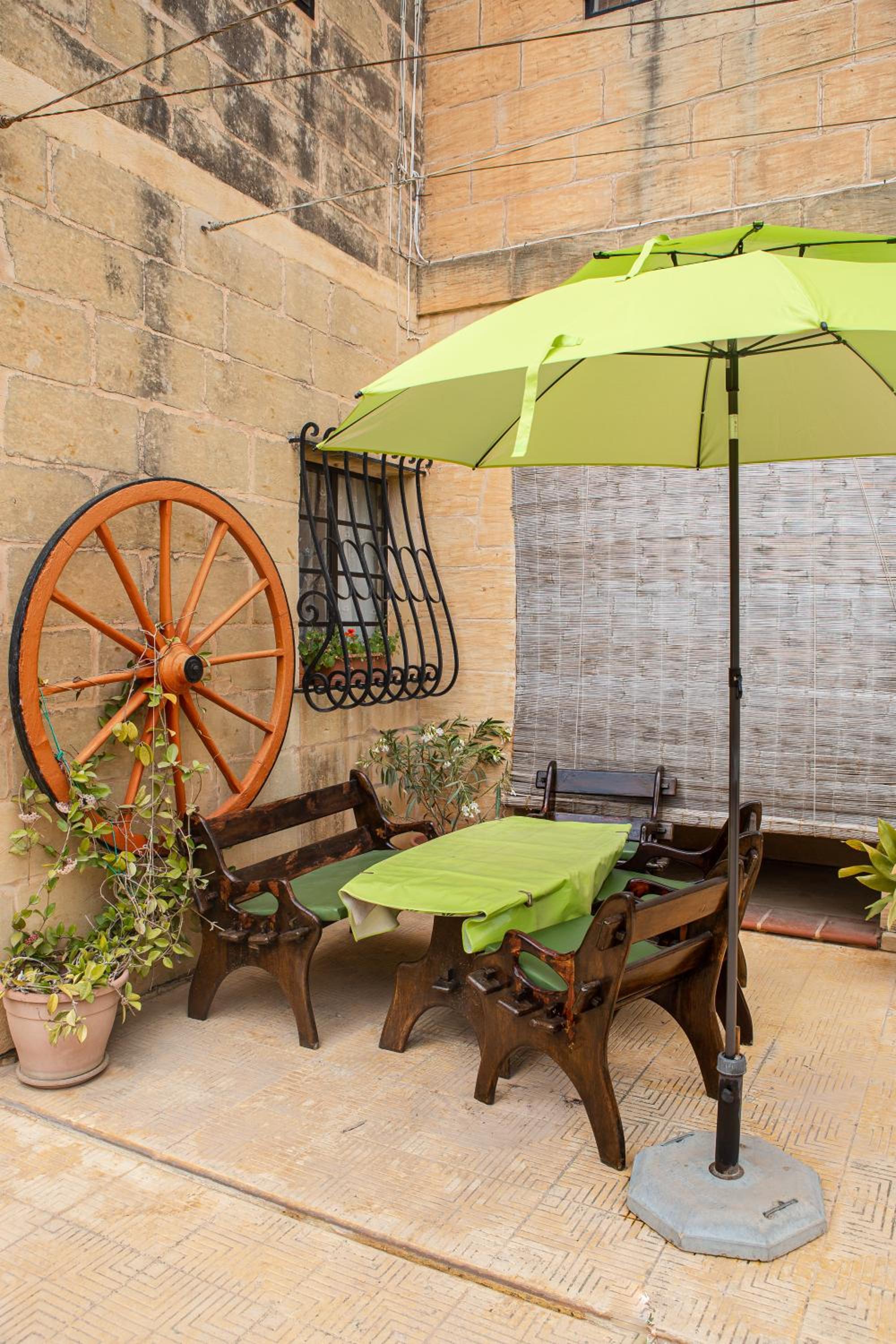 Ta' Bertu Host Family Bed & Breakfast