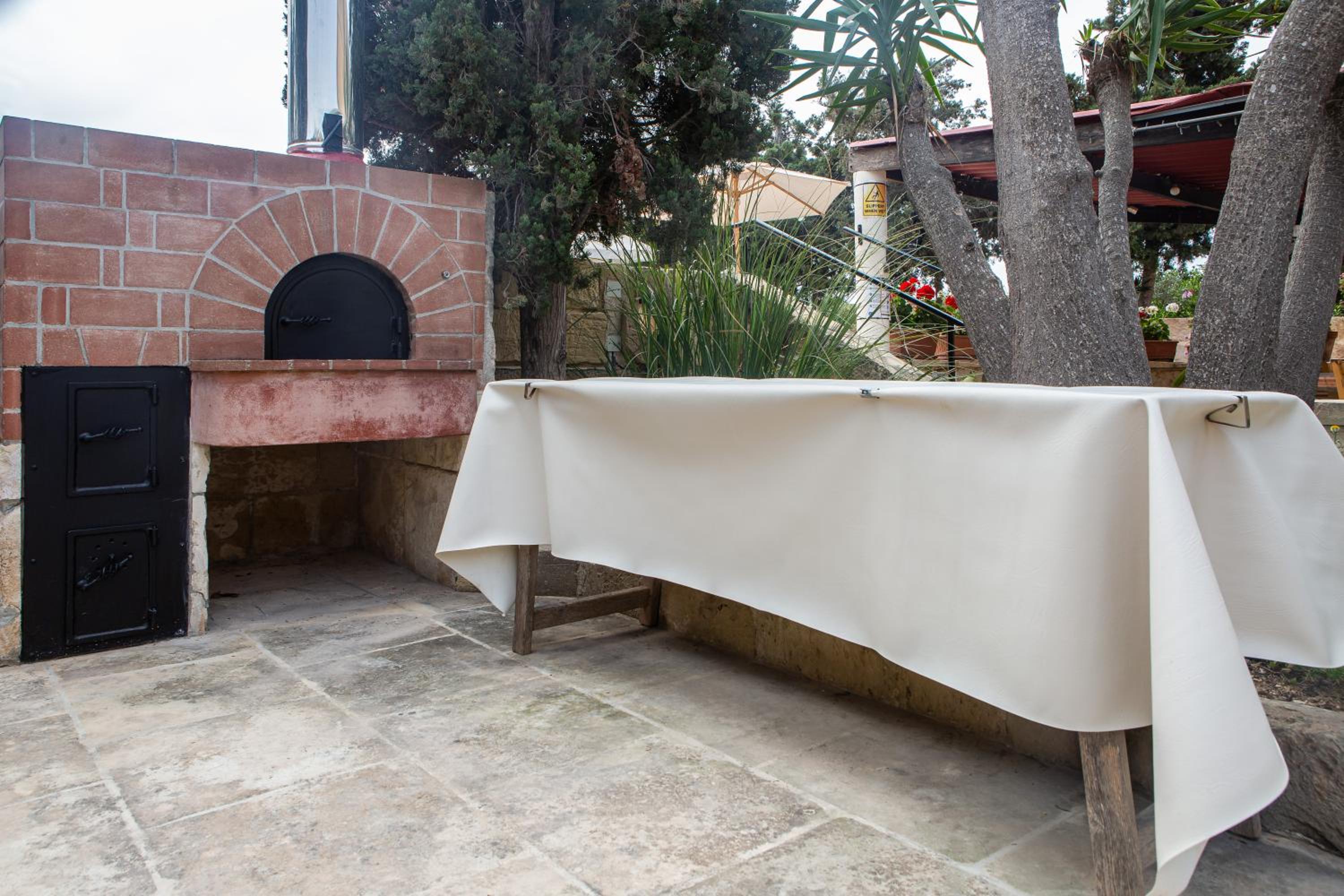 Ta' Bertu Host Family Bed & Breakfast