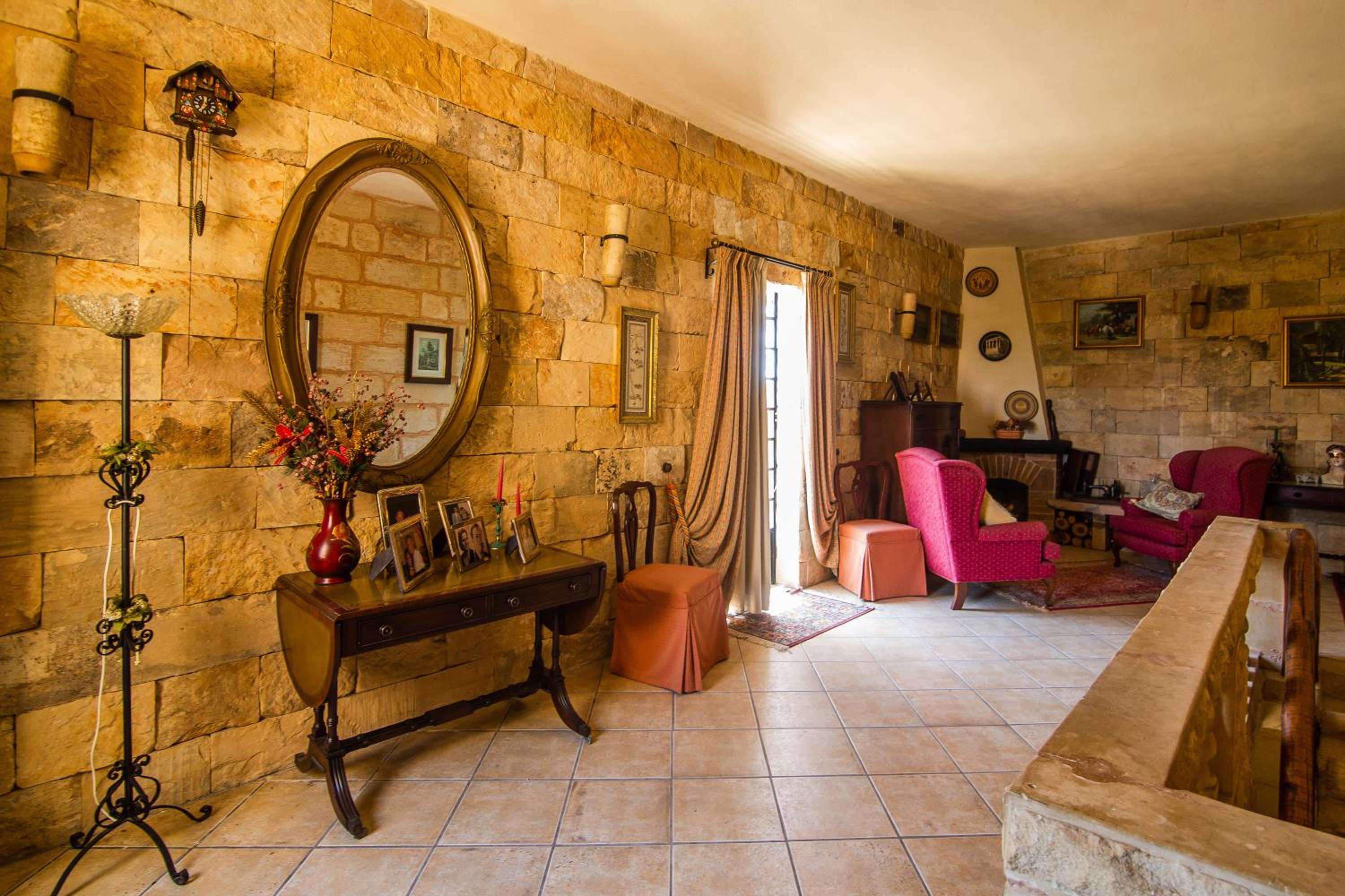 Ta' Bertu Host Family Bed & Breakfast