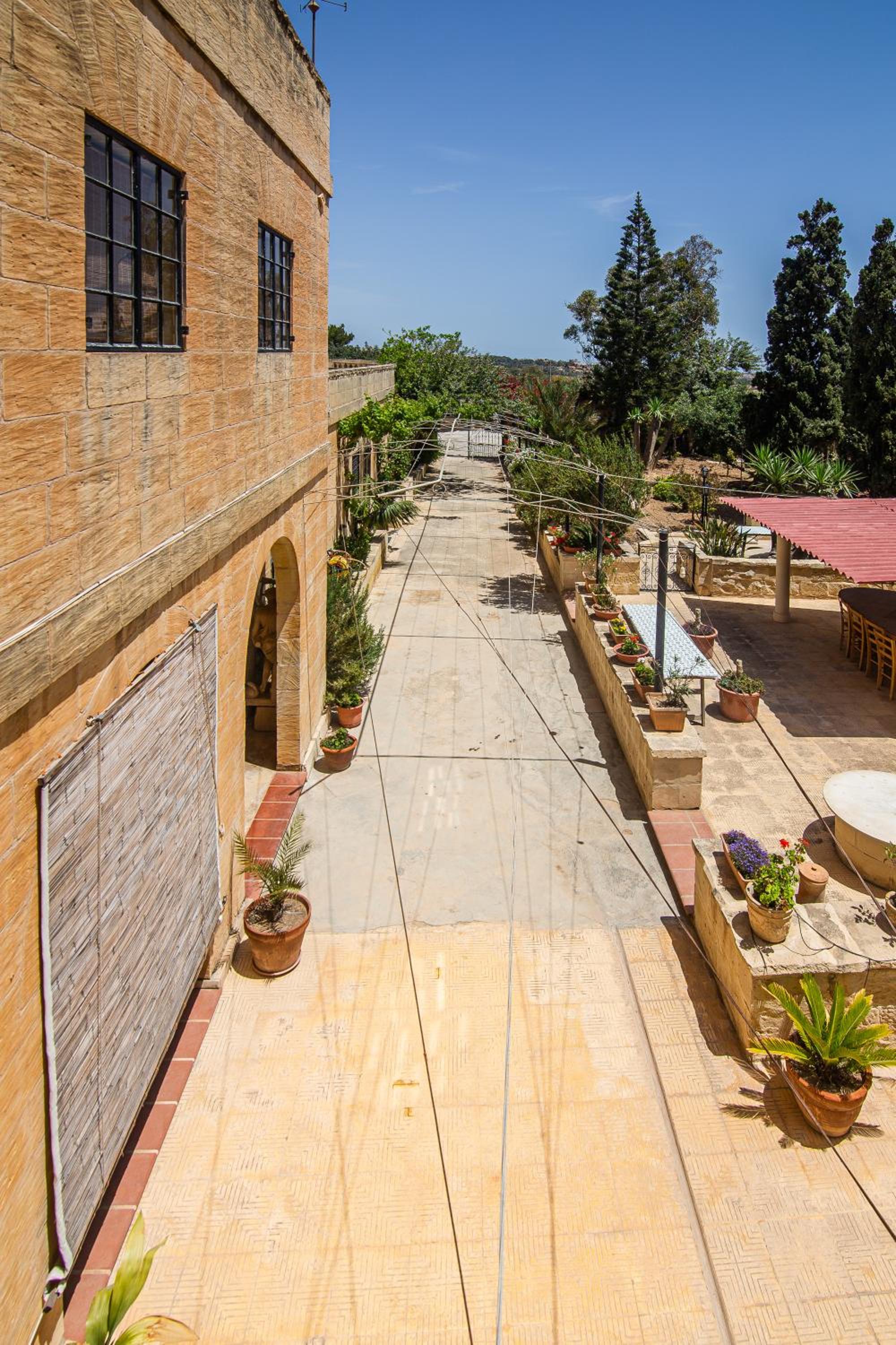 Ta' Bertu Host Family Bed & Breakfast