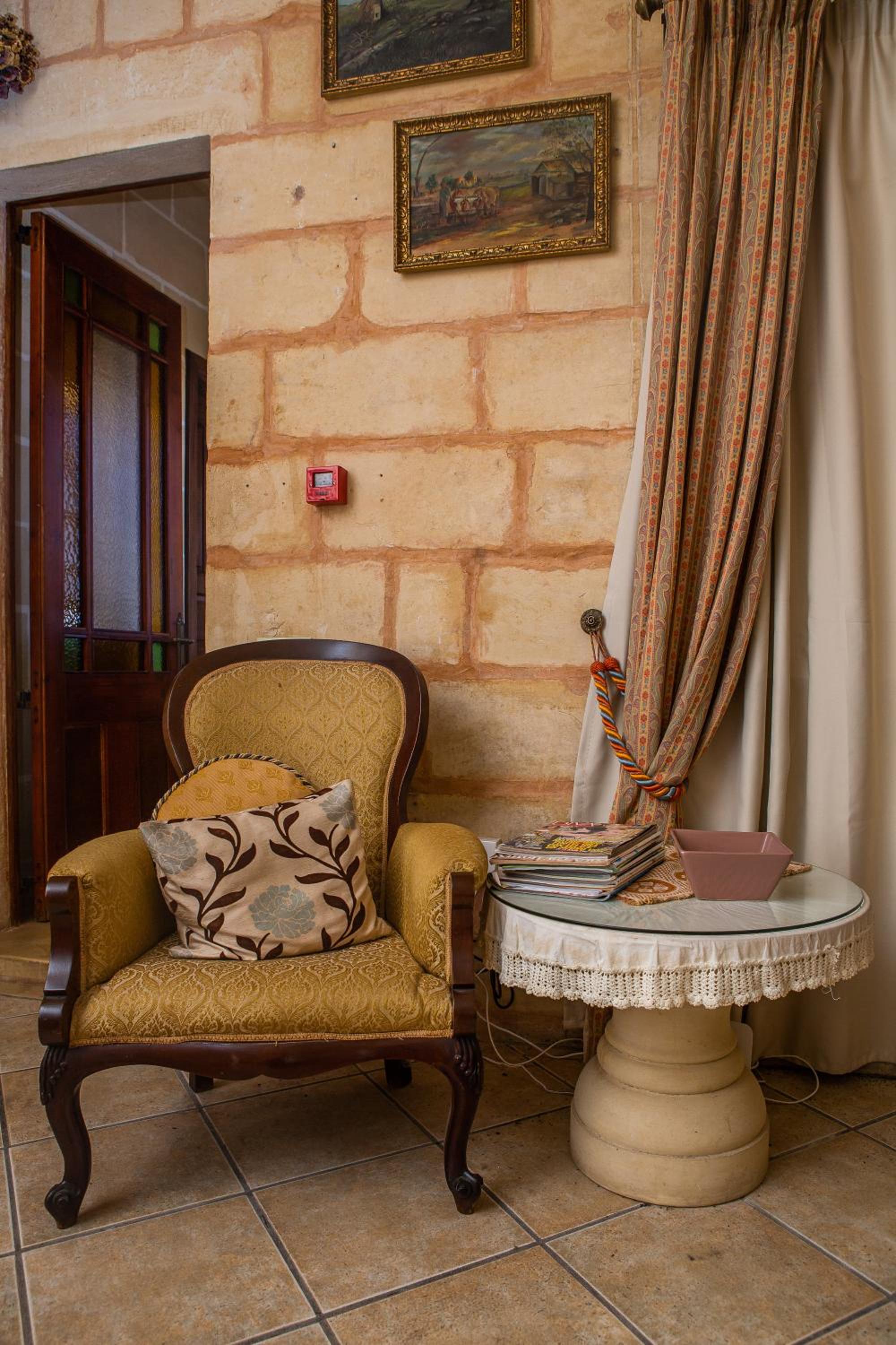 Ta' Bertu Host Family Bed & Breakfast