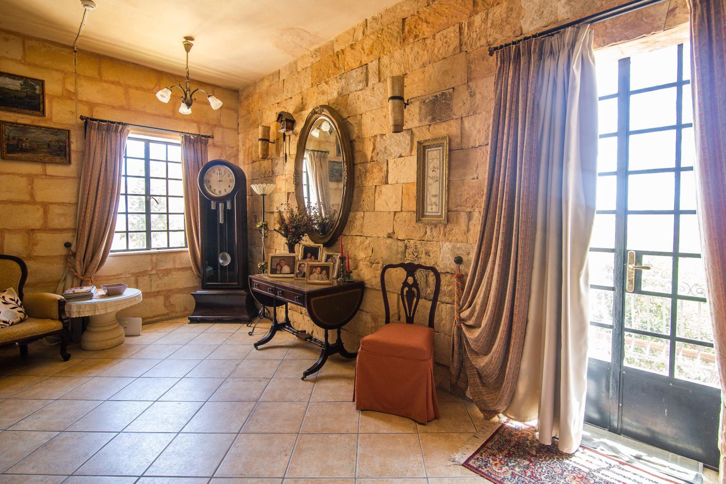 Ta' Bertu Host Family Bed & Breakfast