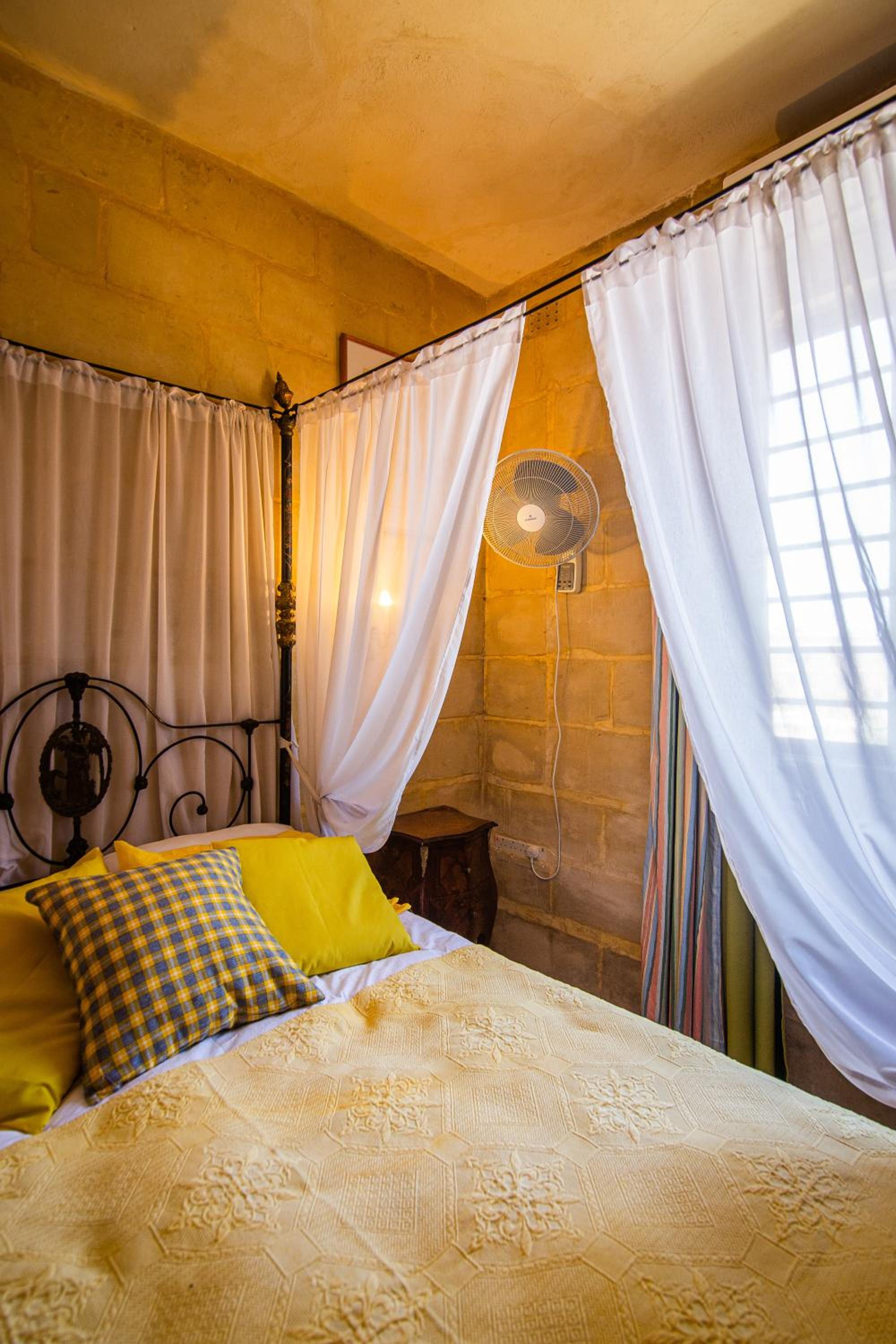 Ta' Bertu Host Family Bed & Breakfast