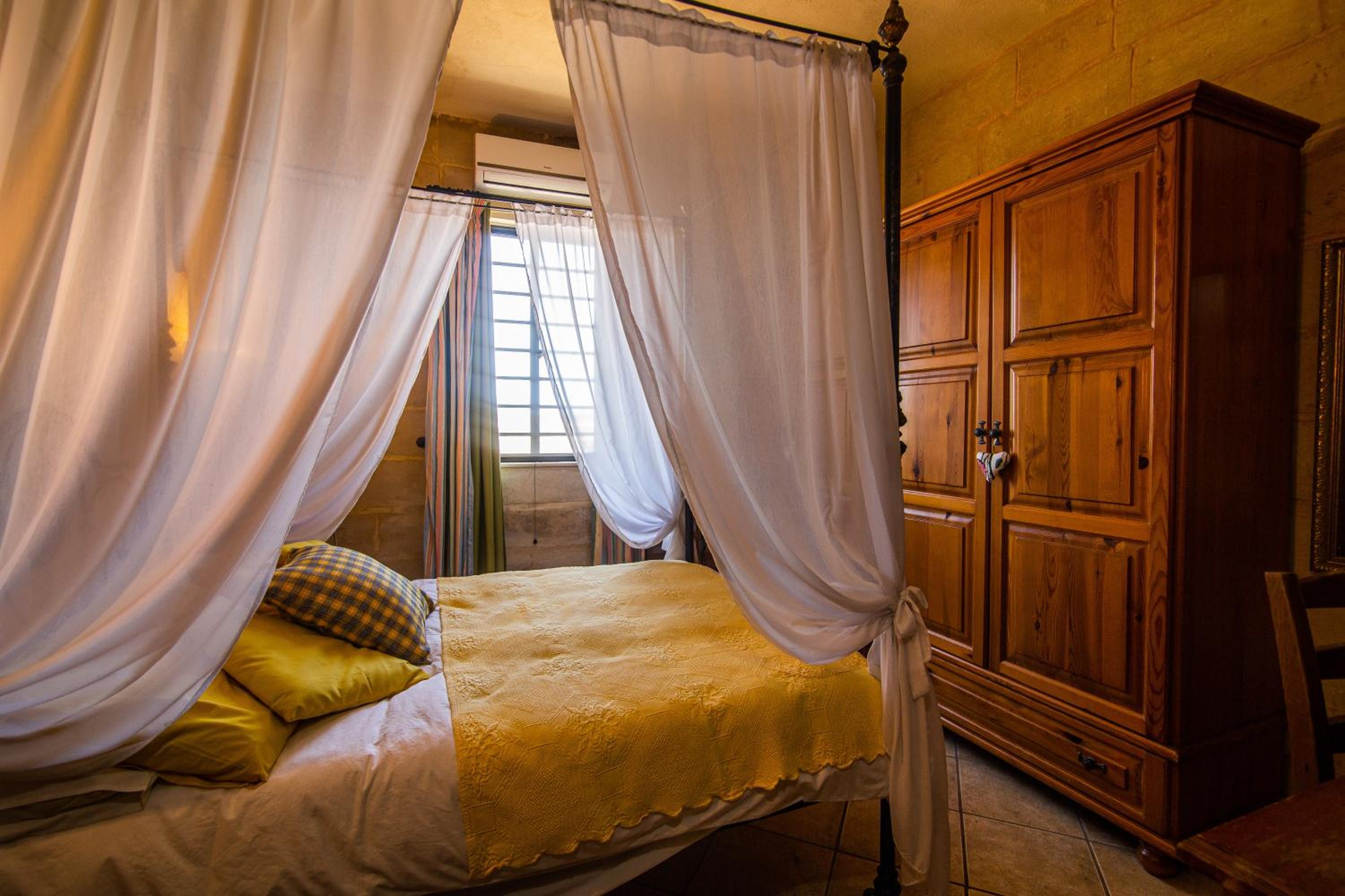 Ta' Bertu Host Family Bed & Breakfast