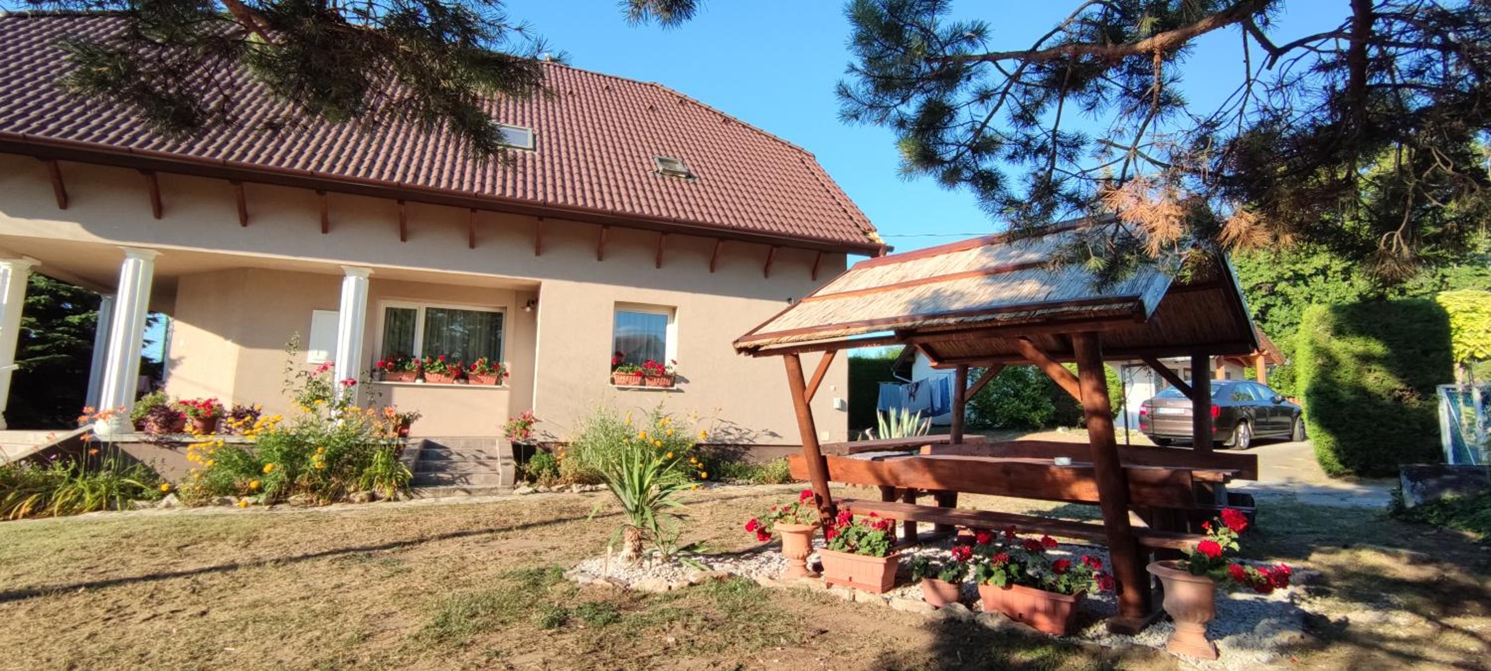 Virágos Apartman Balatonszemes view 4