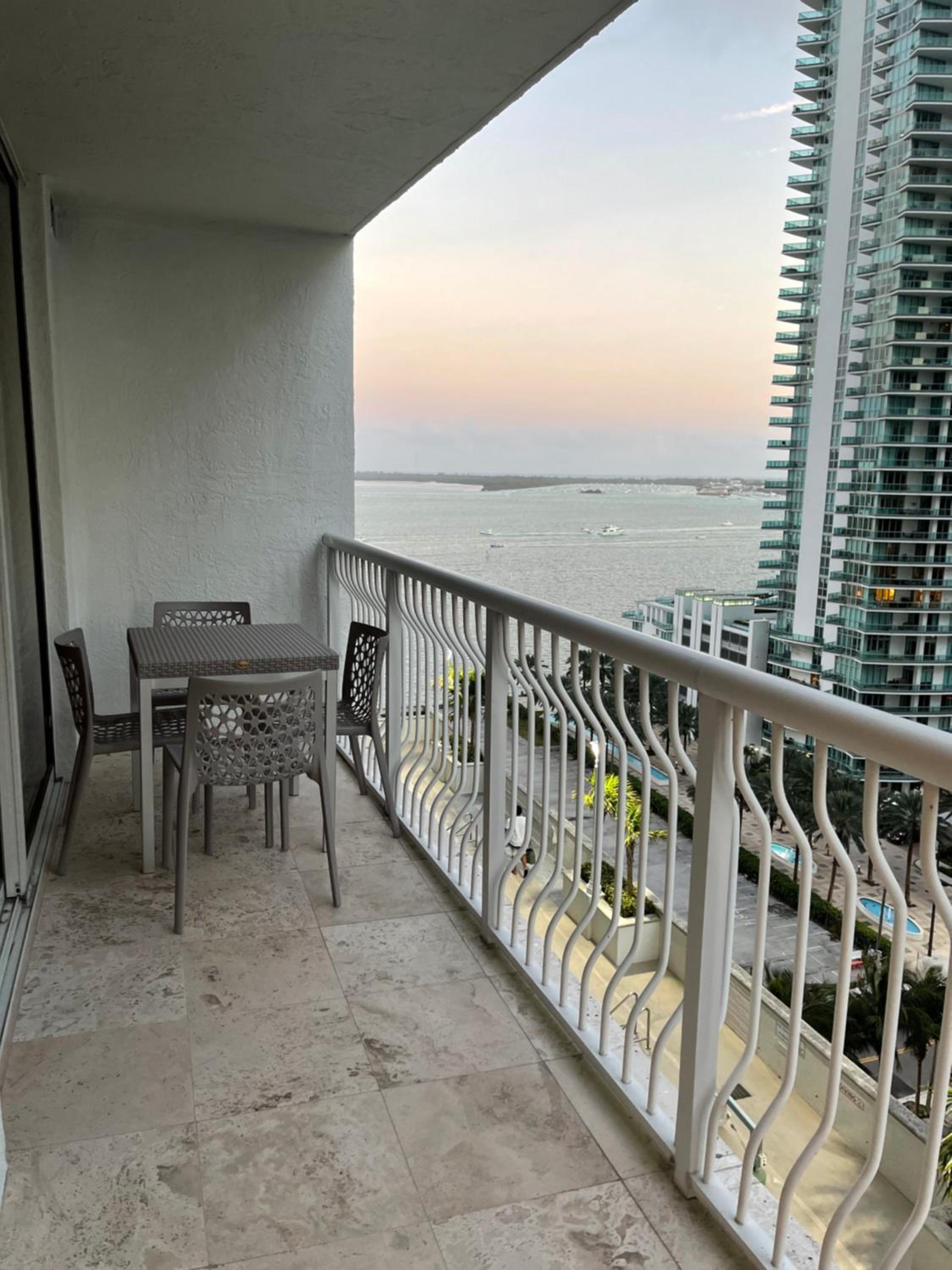 Downtown Miami Brickell Bay & Pool View 4 Bedrooms