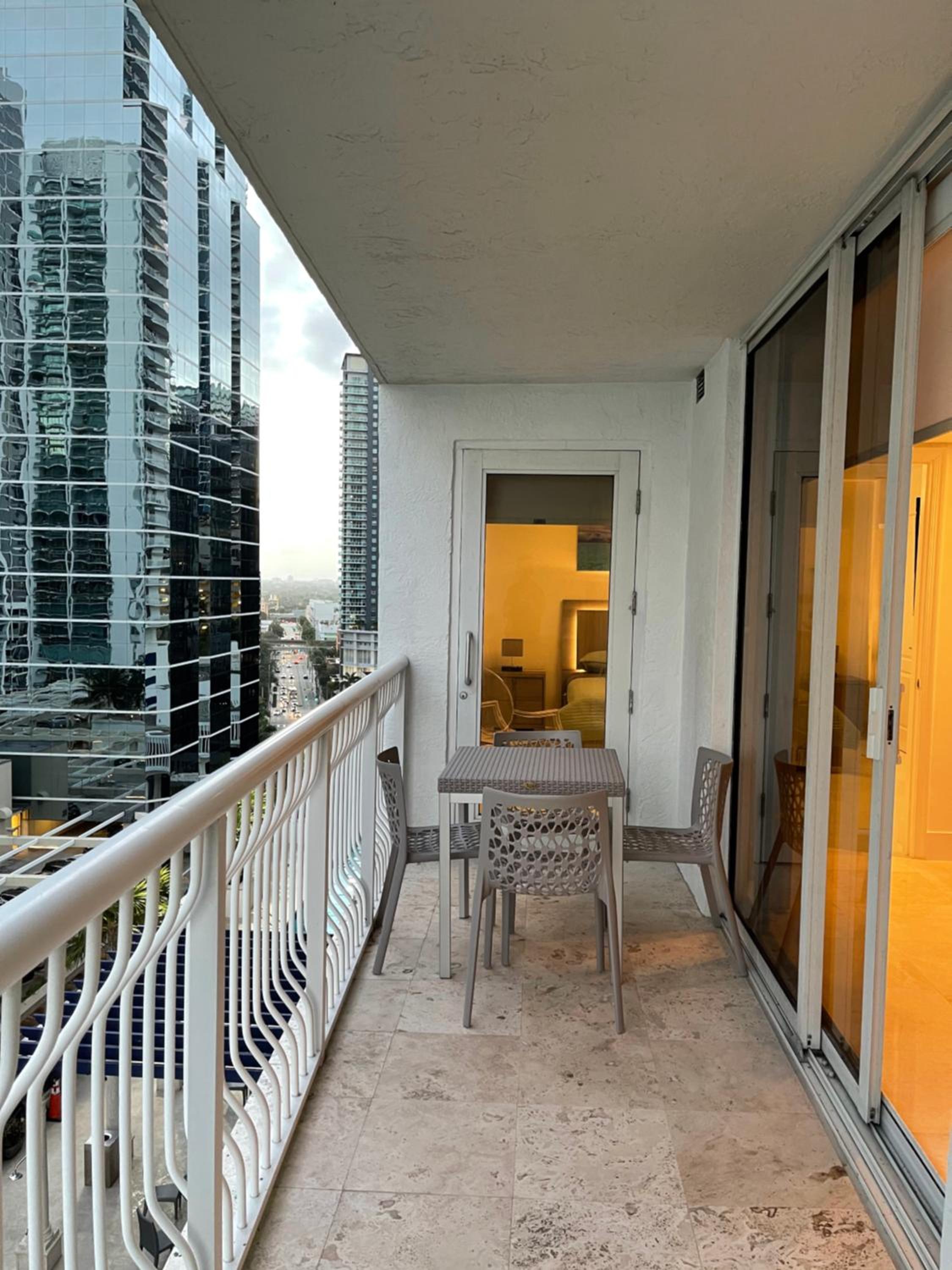 Downtown Miami Brickell Bay & Pool View 4 Bedrooms