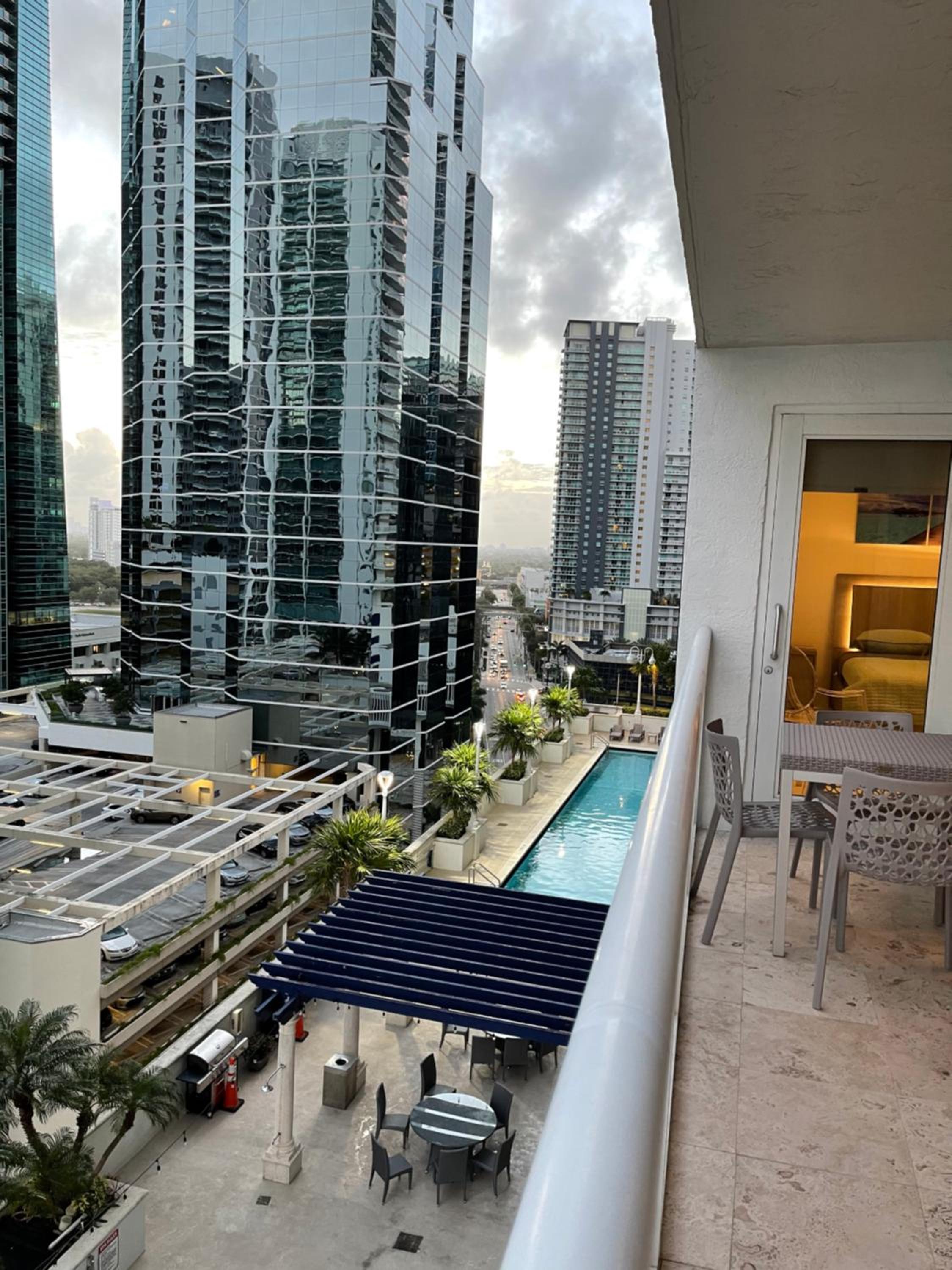 Downtown Miami Brickell Bay & Pool View 4 Bedrooms