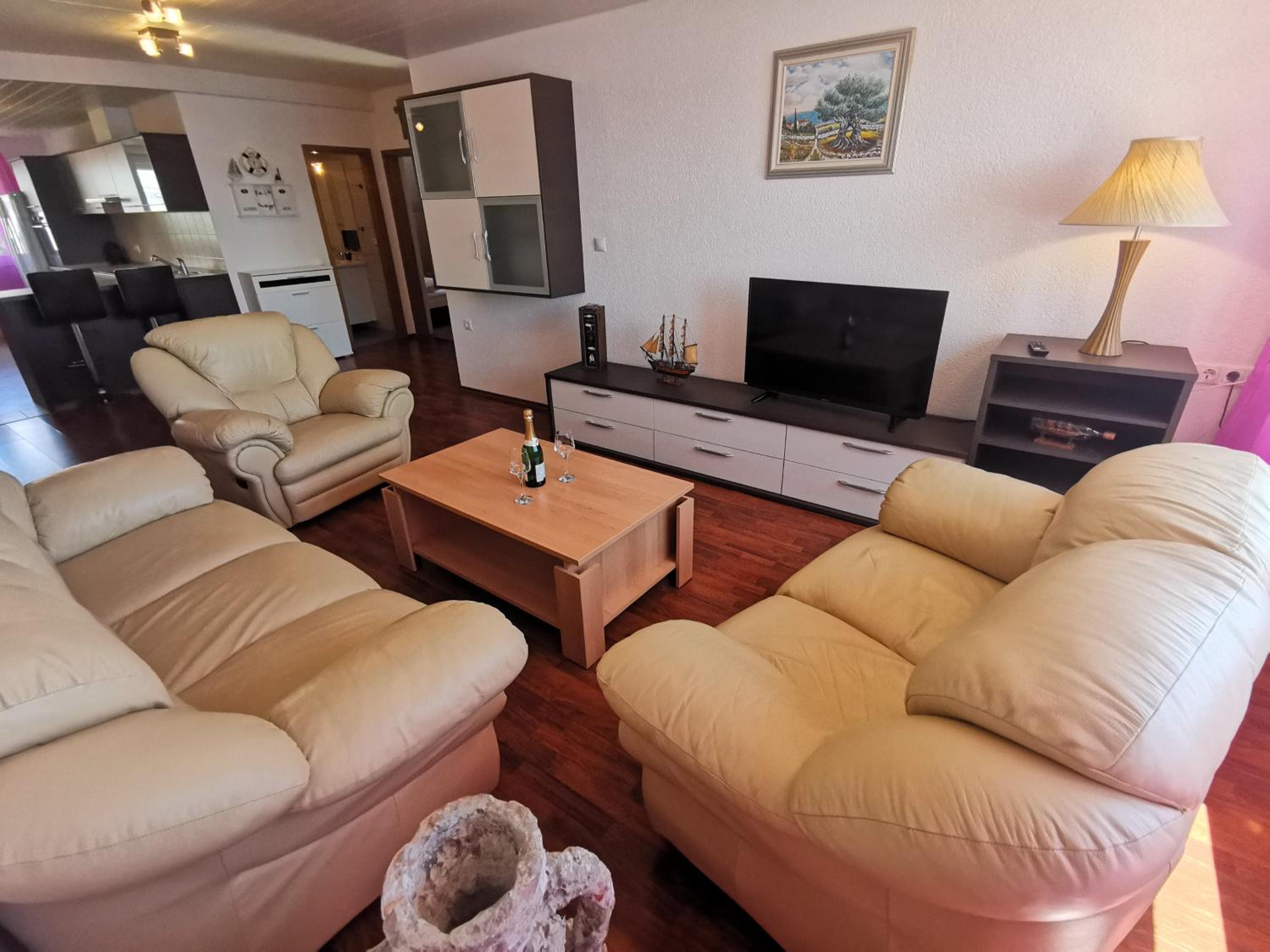 NIKO 5 Apartment 70m from the beach