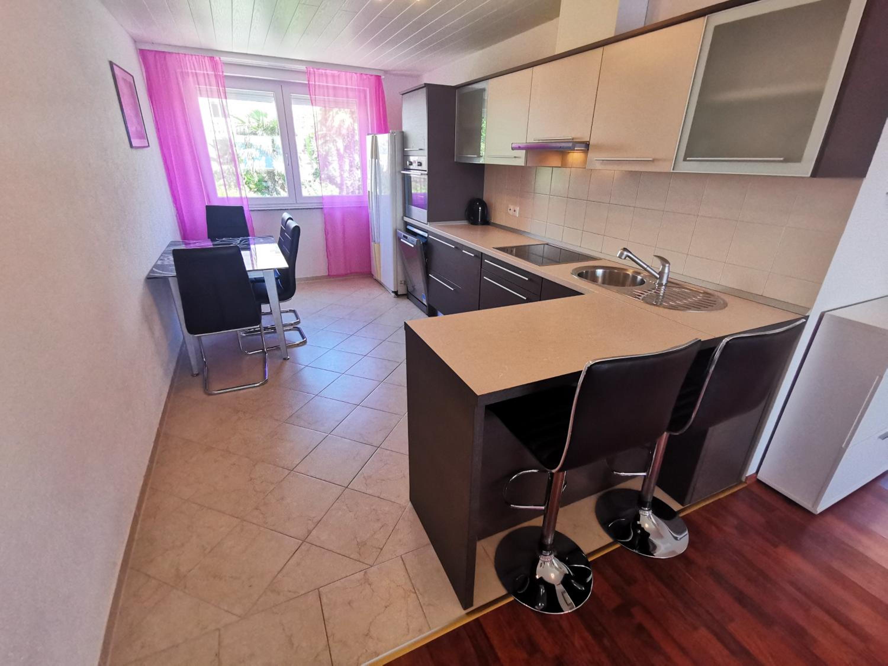 NIKO 5 Apartment 70m from the beach