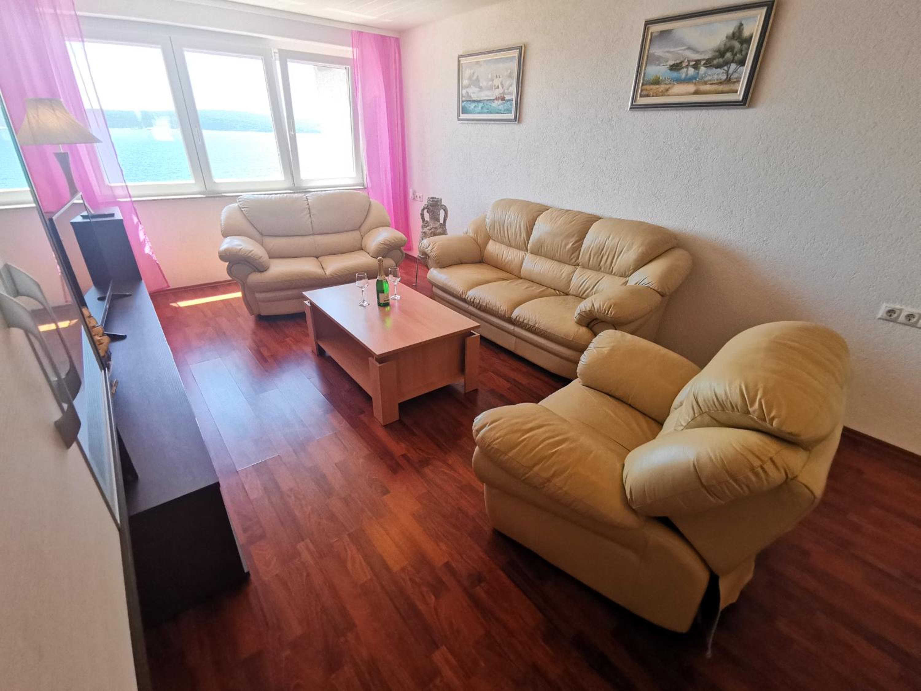 NIKO 5 Apartment 70m from the beach