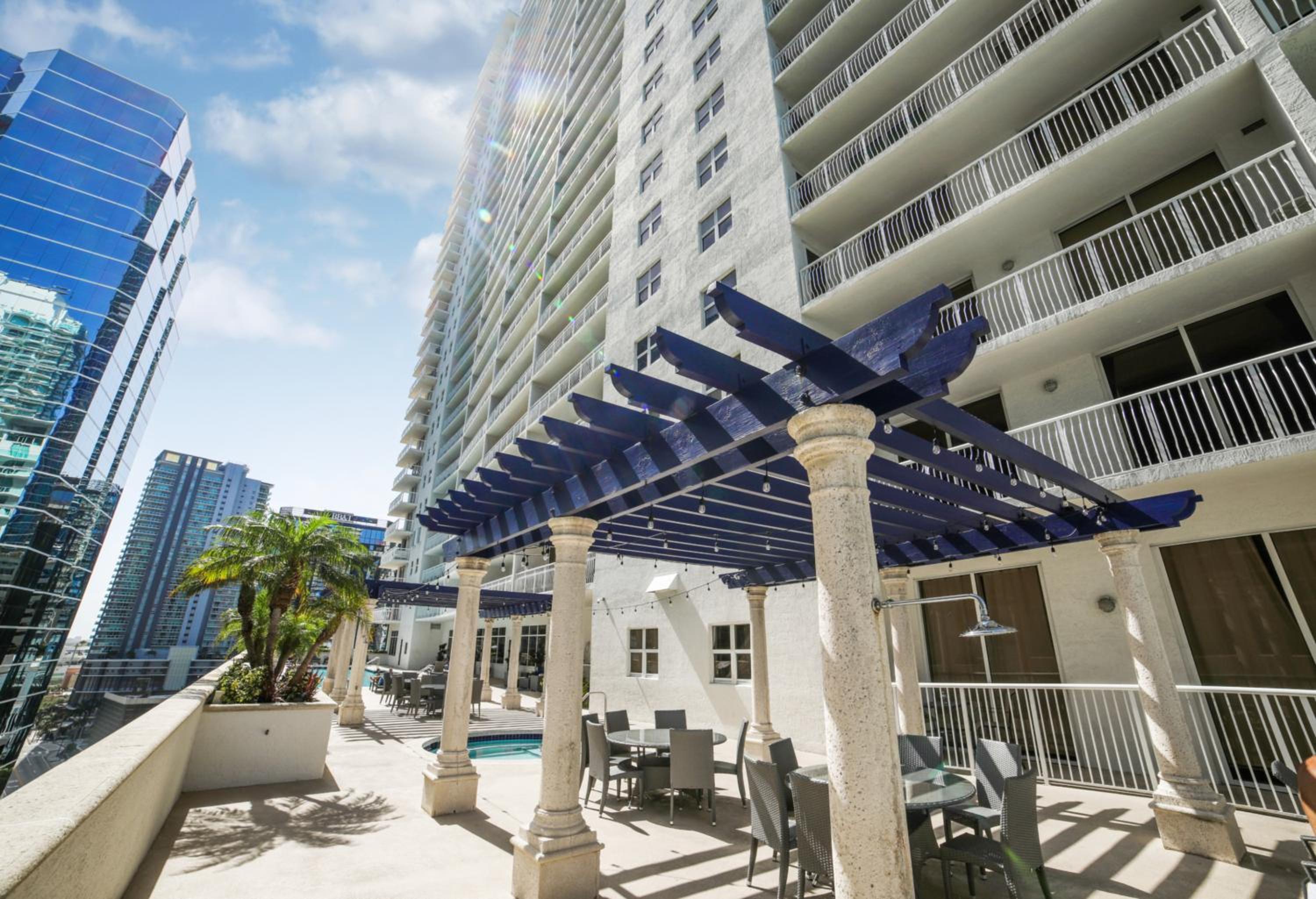 Downtown Miami Brickell Bay & Pool View 4 Bedrooms