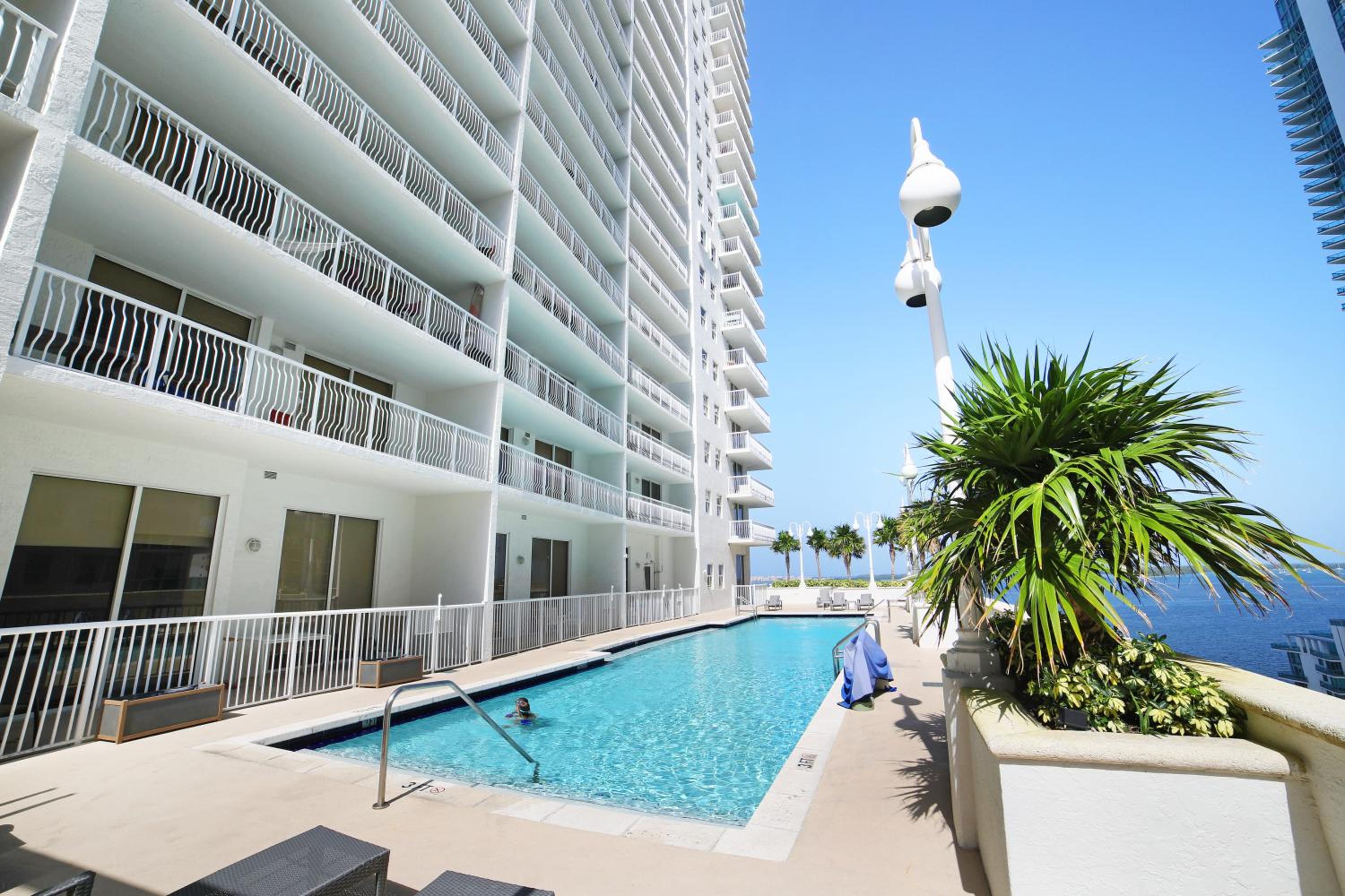 Downtown Miami Brickell Bay & Pool View 4 Bedrooms