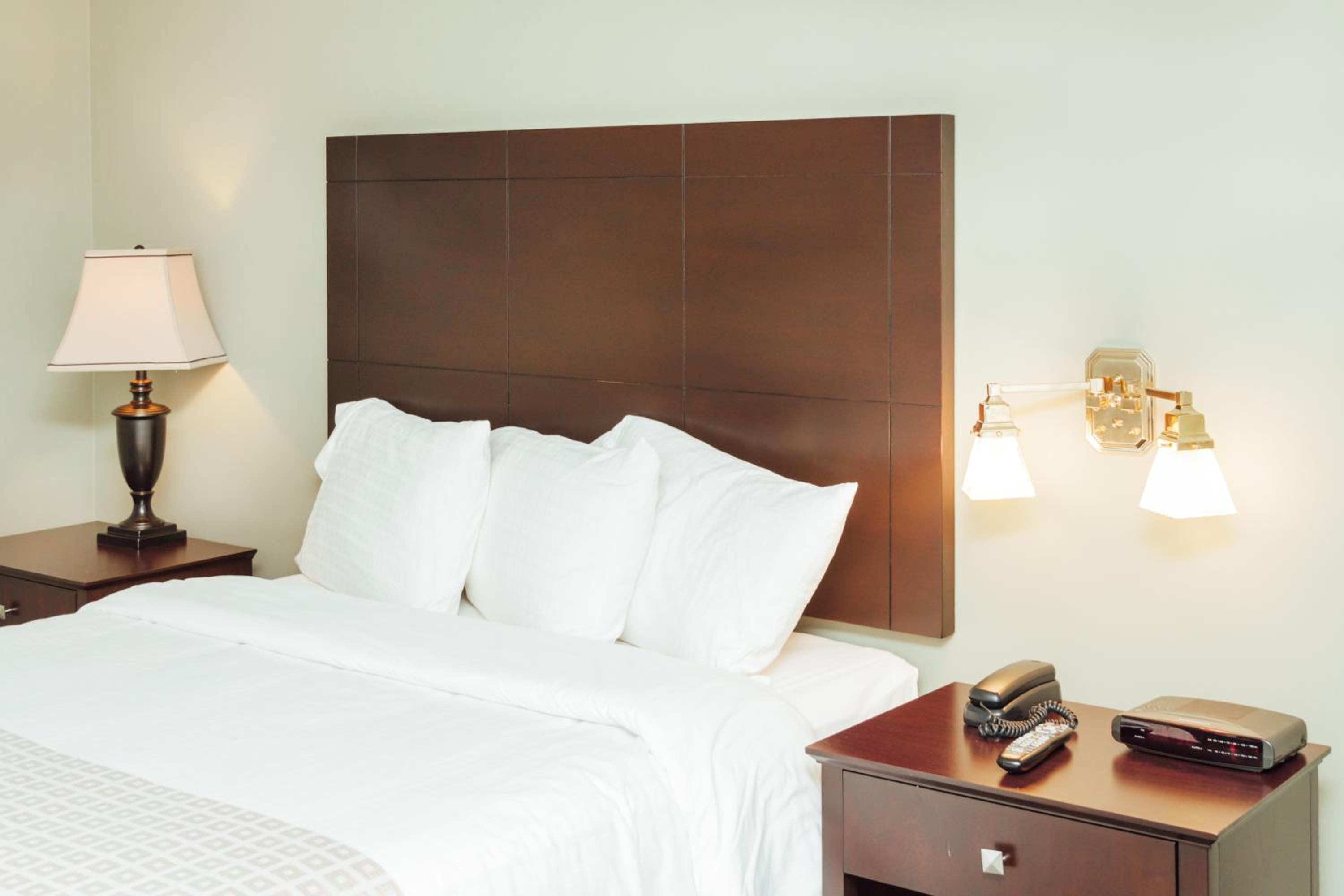 Nanaimo Vacations - The Grand Hotel Nanaimo - Property Image 2