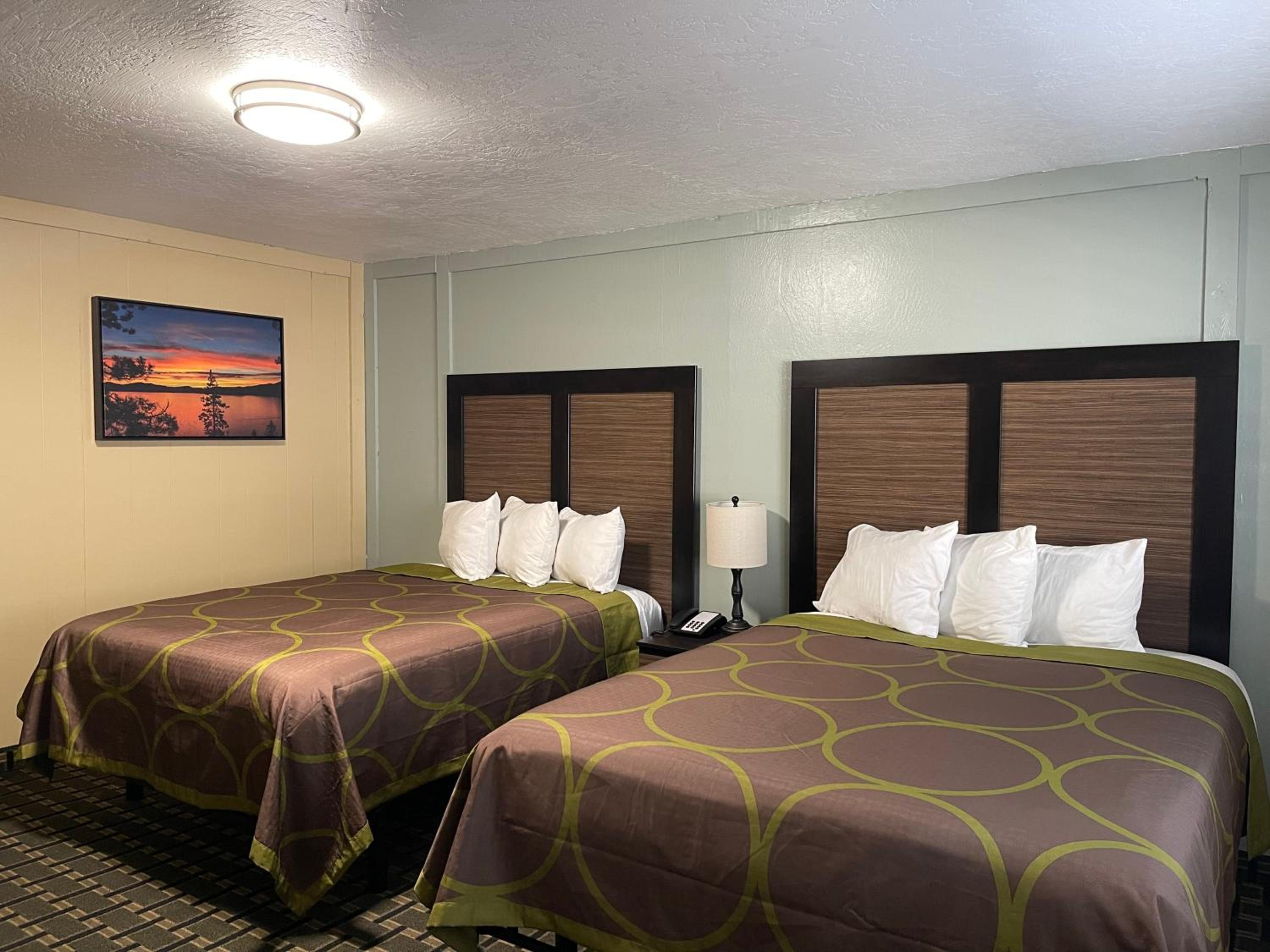 Lake Tahoe Vacations - Pinewood Inn - Property Image 19