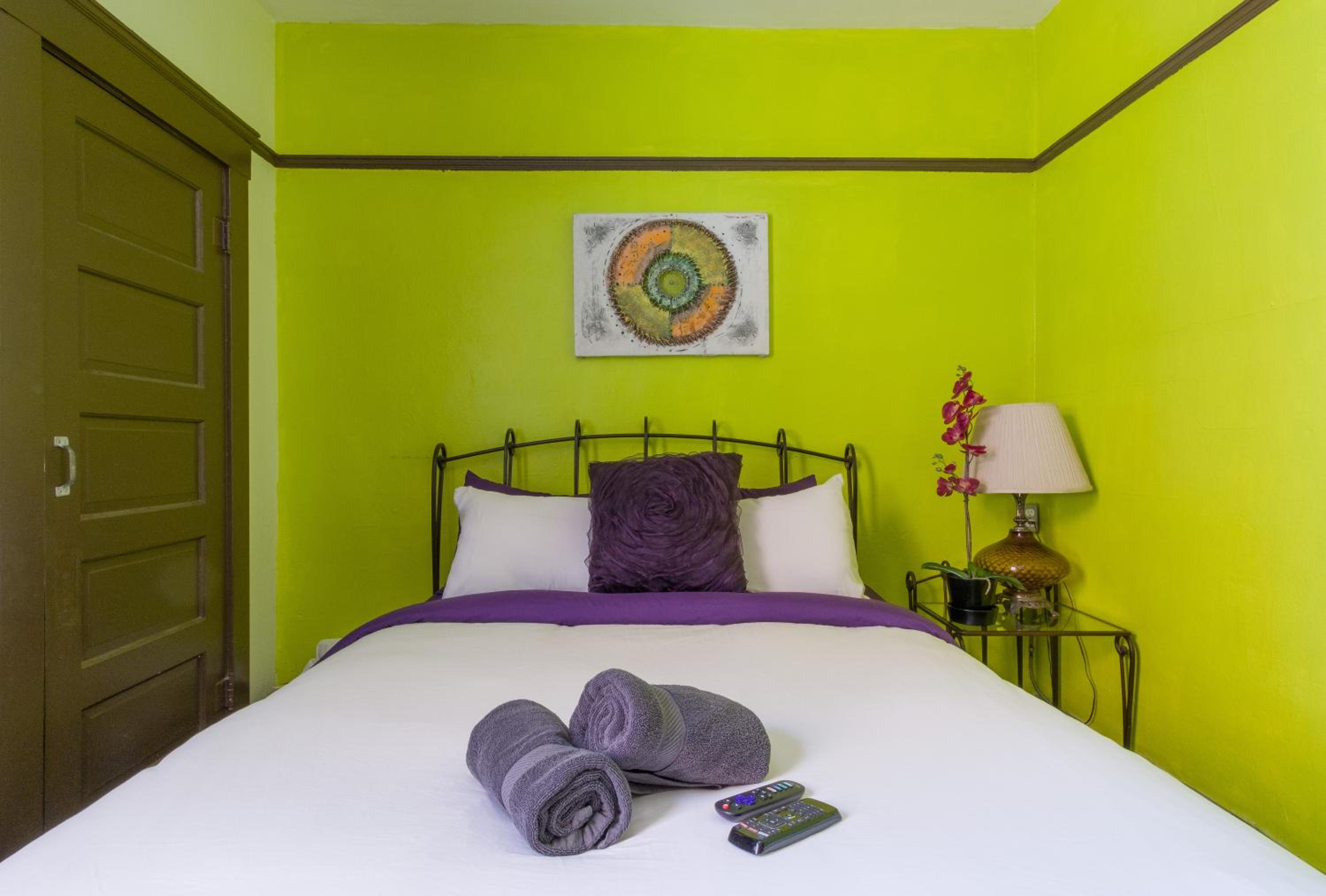 Lucky D's Youth and Traveler's Hostel
