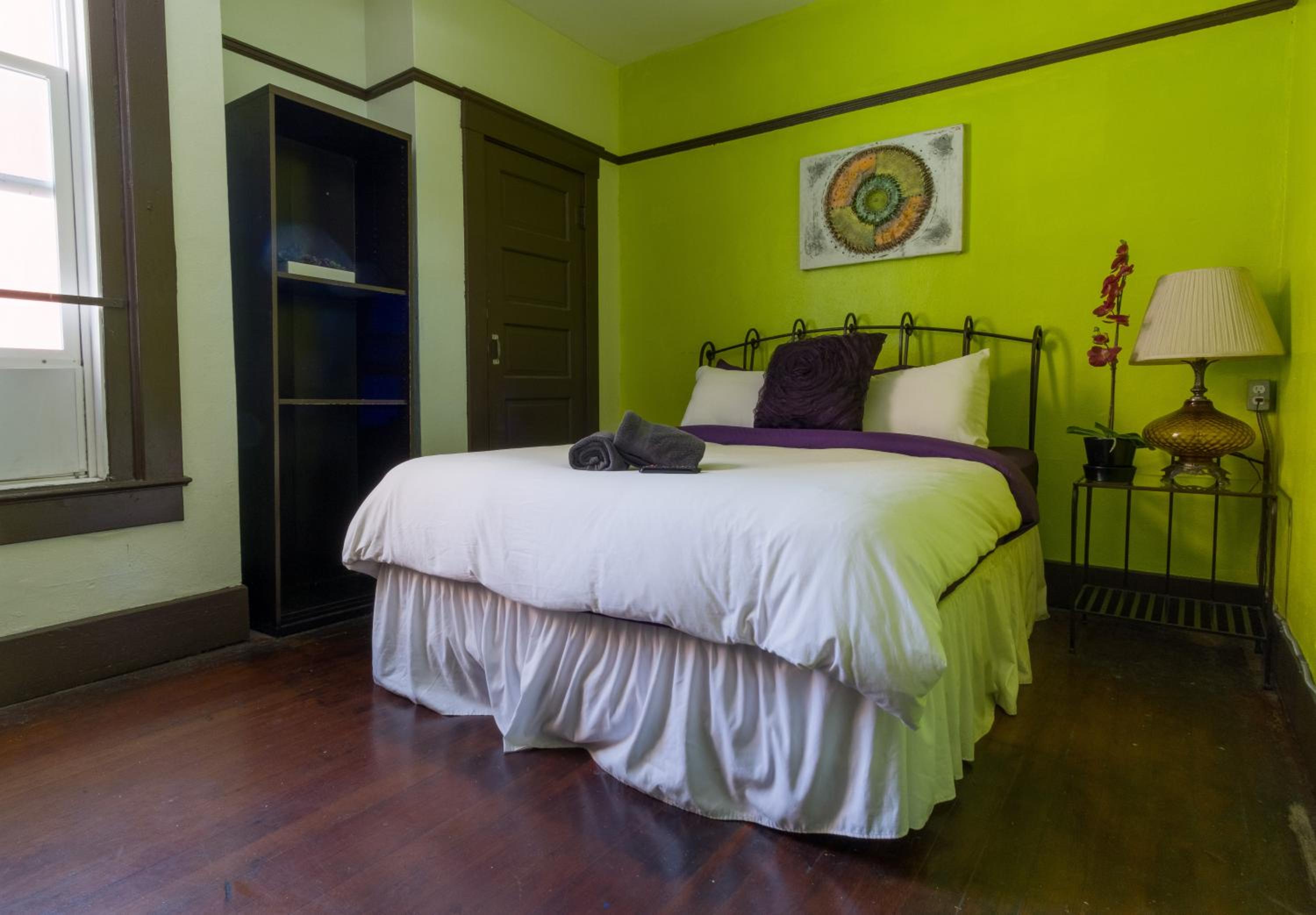 Lucky D's Youth and Traveler's Hostel
