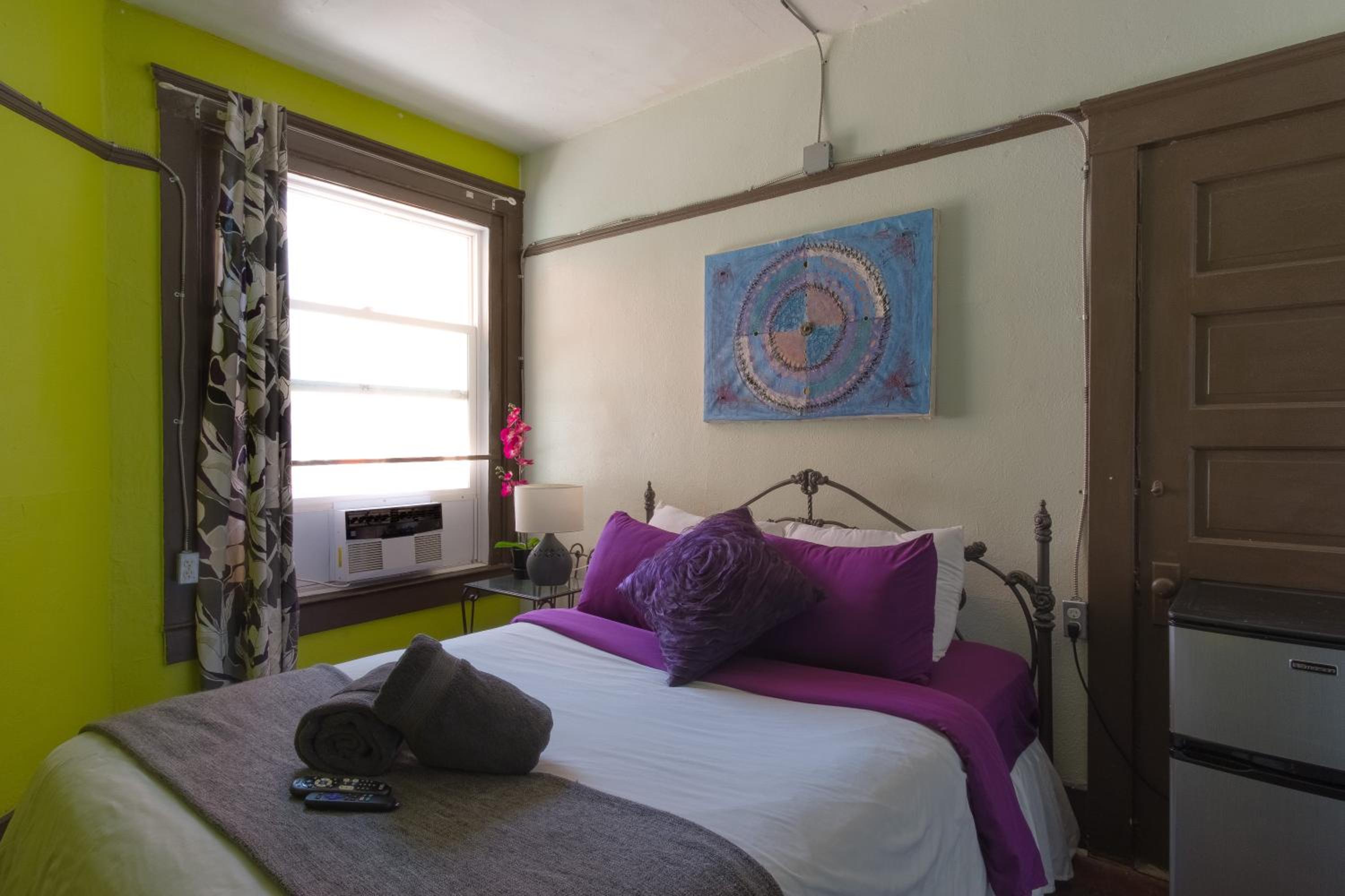 Lucky D's Youth and Traveler's Hostel