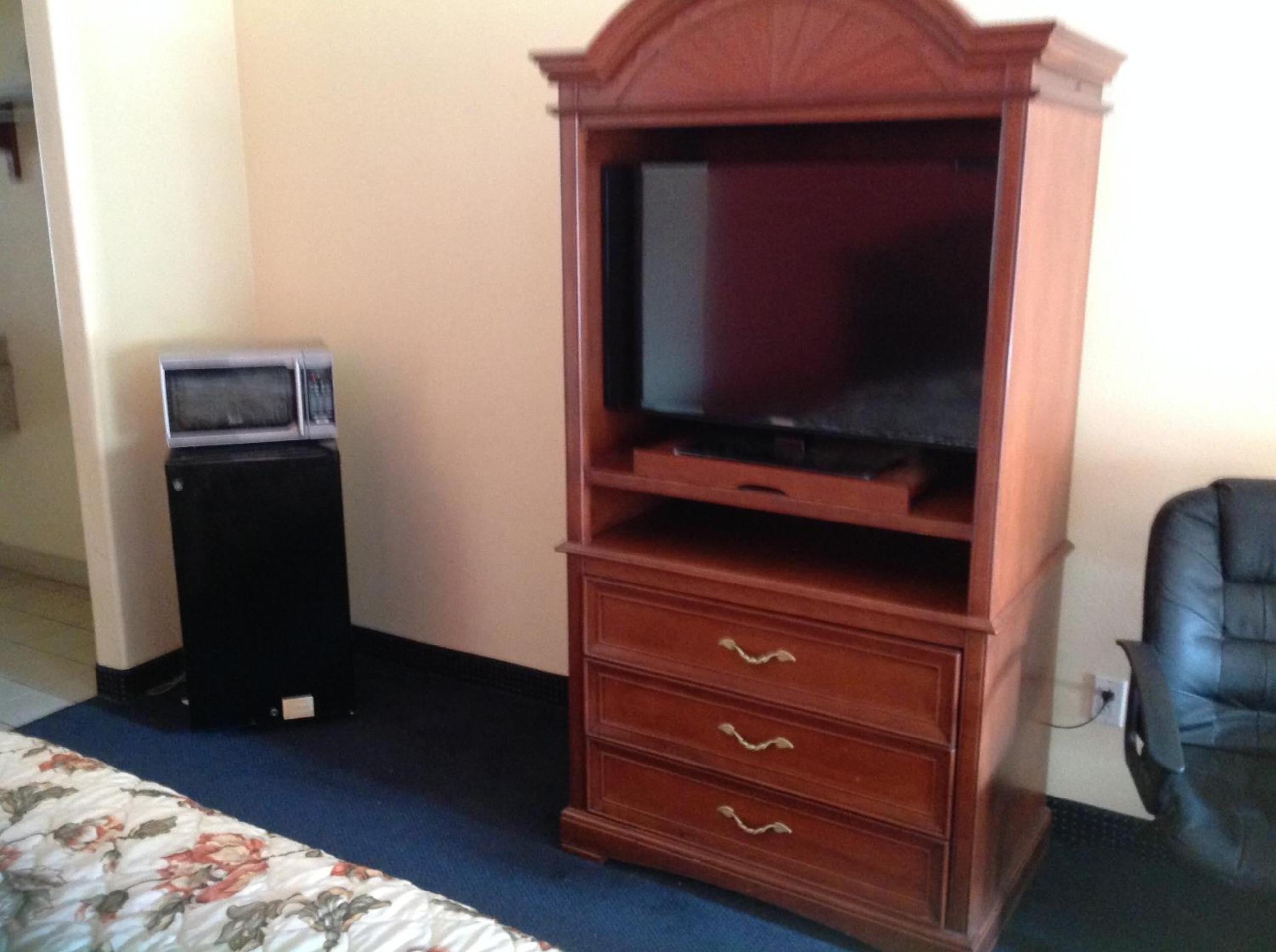 Executive Inn & Suites