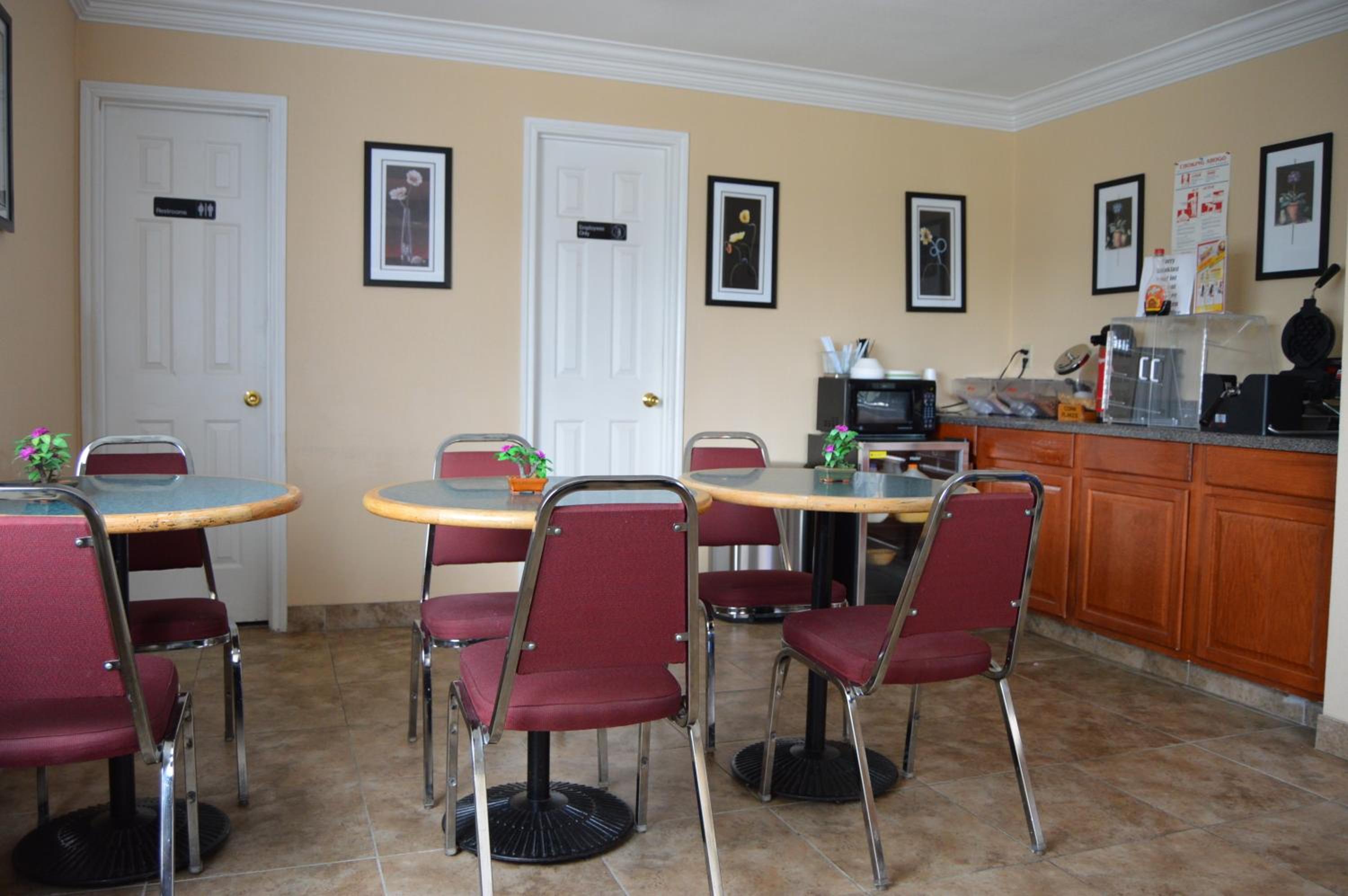 Gainesville Vacations - Americas Best Value Inn Gainesville TX - Property Image 15