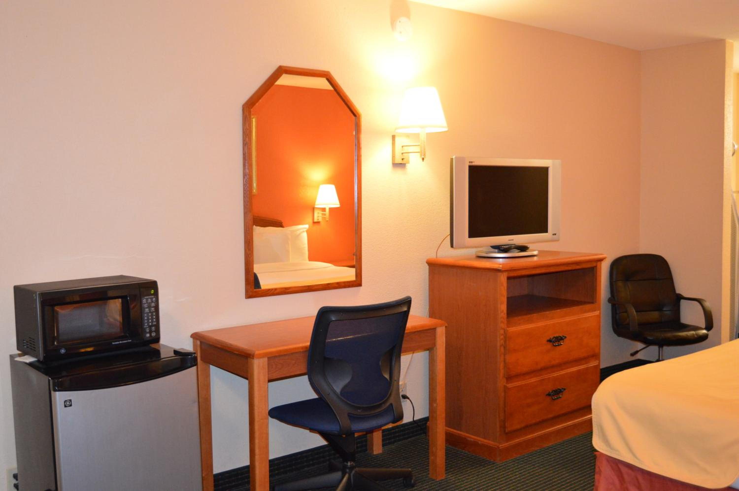 Gainesville Vacations - Americas Best Value Inn Gainesville TX - Property Image 7